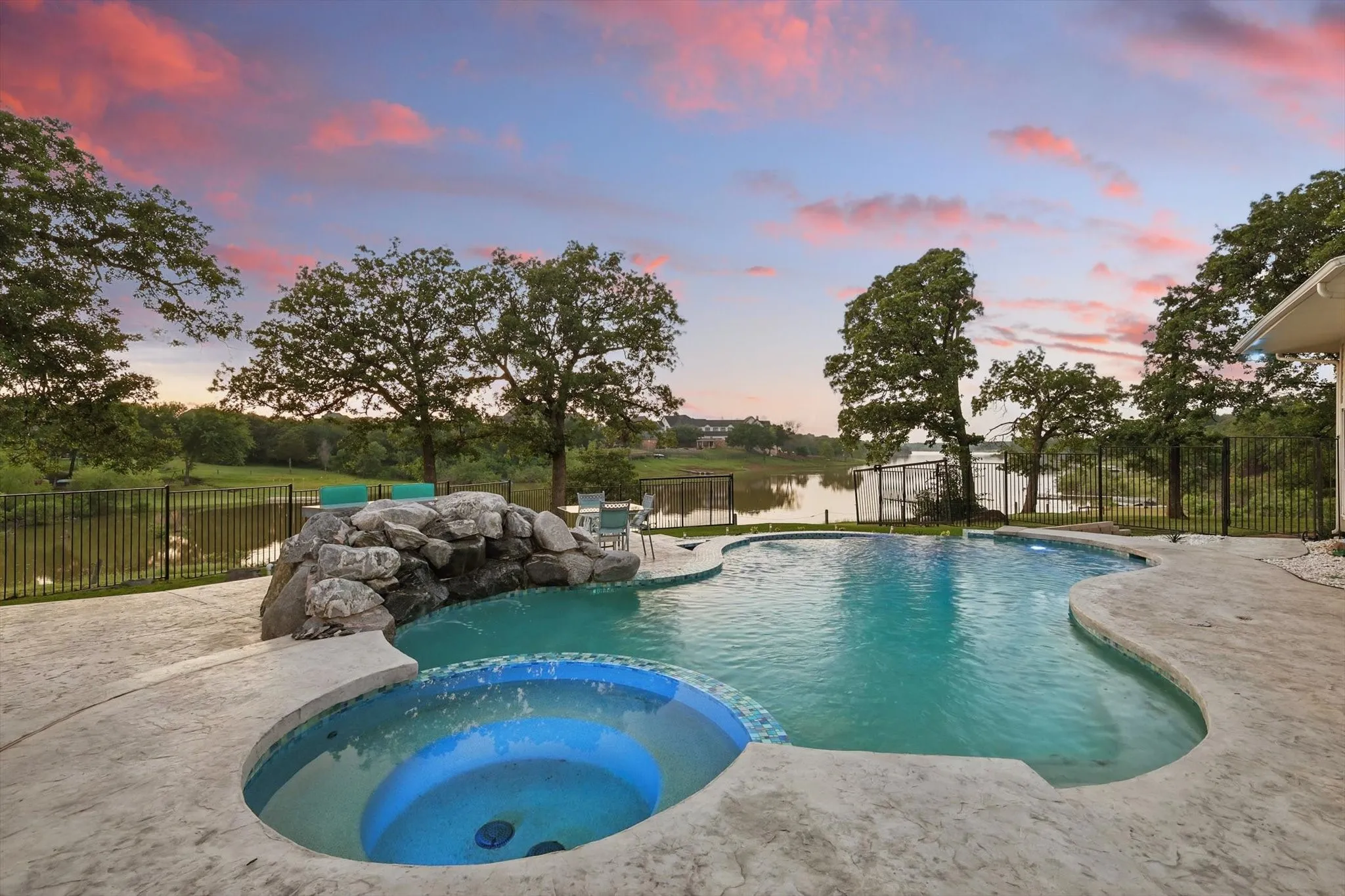 Single Family Residence For Sale in Denton County , 772 Lakewood Court, Highland Village, Texas 75077, 4 Bedroom, 5 Bathroom, 3 Garage spaces, 4,317 Sqft, built in 1992, Preowned, mls#21191250, Real Estate Agent in Highland Village, Homes For Sale in Denton county, Homes For Sale in Highland Village, Realtor in Highland Village Texas, Real Estate Brokerage Independent Realty Texas, Luminita Cordes Realtor