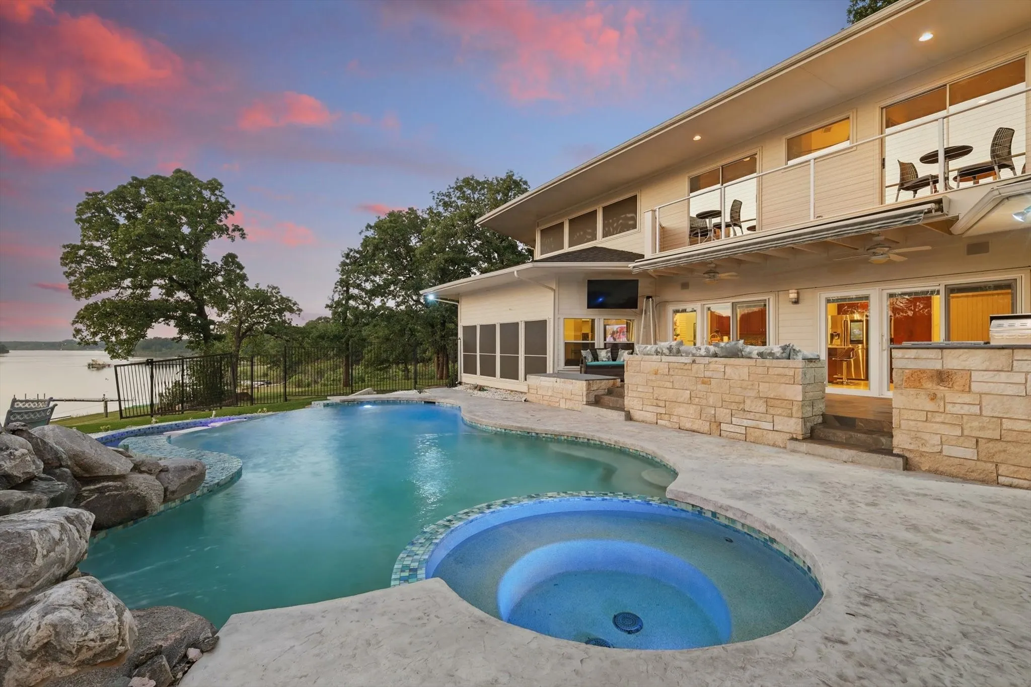 Single Family Residence For Sale in Denton County , 772 Lakewood Court, Highland Village, Texas 75077, 4 Bedroom, 5 Bathroom, 3 Garage spaces, 4,317 Sqft, built in 1992, Preowned, mls#21191250, Real Estate Agent in Highland Village, Homes For Sale in Denton county, Homes For Sale in Highland Village, Realtor in Highland Village Texas, Real Estate Brokerage Independent Realty Texas, Luminita Cordes Realtor