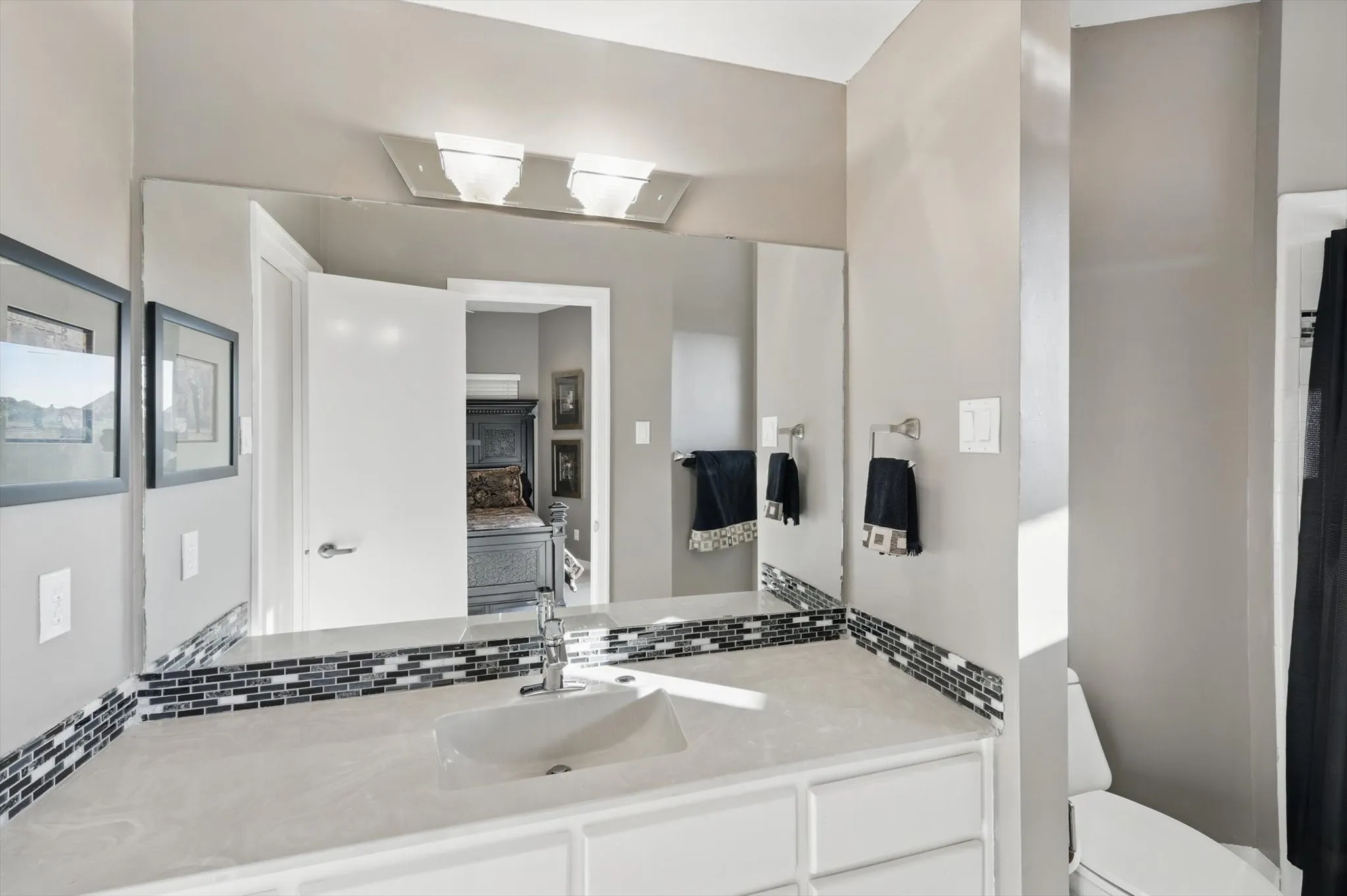 Single Family Residence For Sale in Denton County , 772 Lakewood Court, Highland Village, Texas 75077, 4 Bedroom, 5 Bathroom, 3 Garage spaces, 4,317 Sqft, built in 1992, Preowned, mls#21191250, Real Estate Agent in Highland Village, Homes For Sale in Denton county, Homes For Sale in Highland Village, Realtor in Highland Village Texas, Real Estate Brokerage Independent Realty Texas, Luminita Cordes Realtor