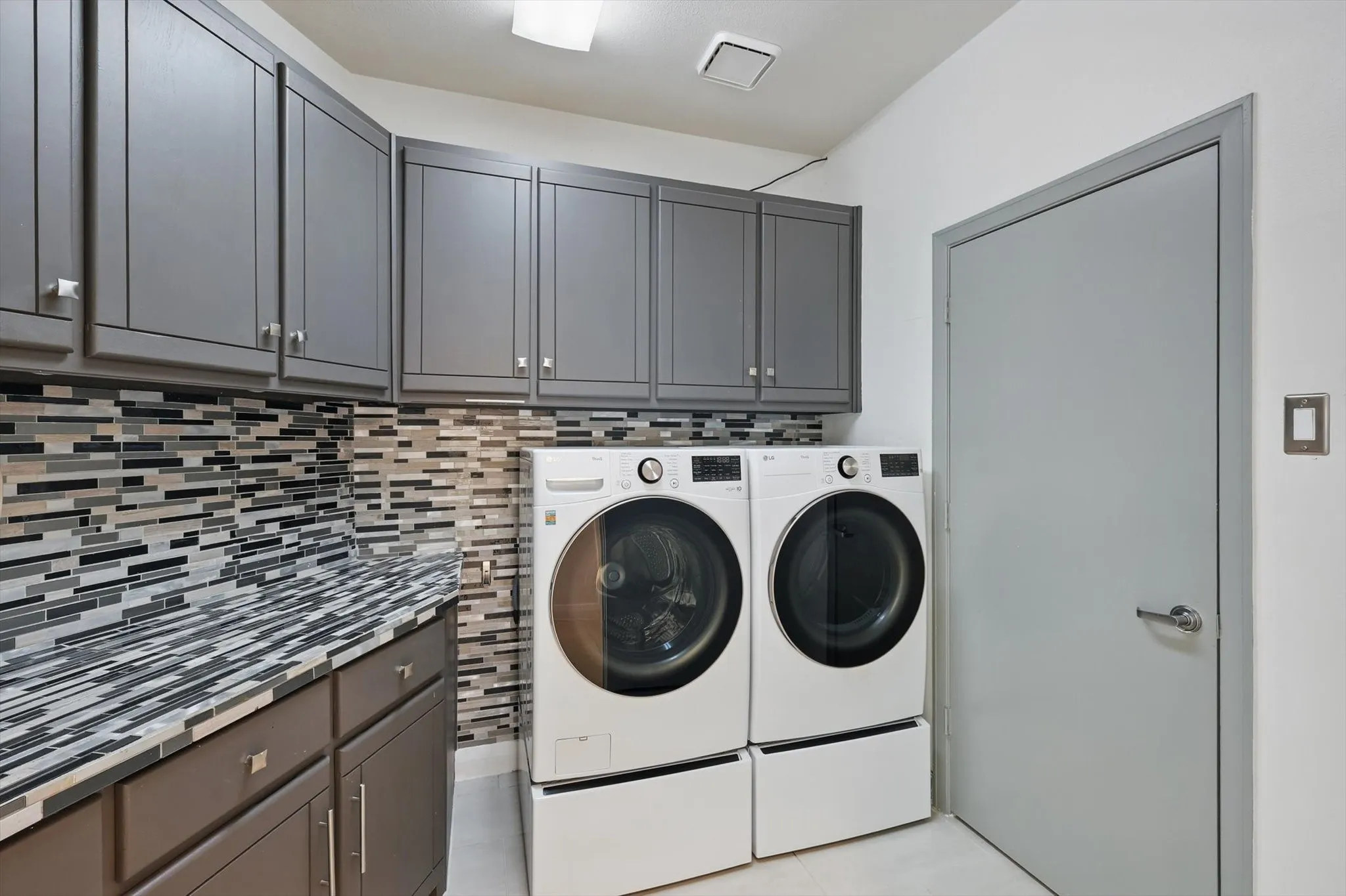 Single Family Residence For Sale in Denton County , 772 Lakewood Court, Highland Village, Texas 75077, 4 Bedroom, 5 Bathroom, 3 Garage spaces, 4,317 Sqft, built in 1992, Preowned, mls#21191250, Real Estate Agent in Highland Village, Homes For Sale in Denton county, Homes For Sale in Highland Village, Realtor in Highland Village Texas, Real Estate Brokerage Independent Realty Texas, Luminita Cordes Realtor