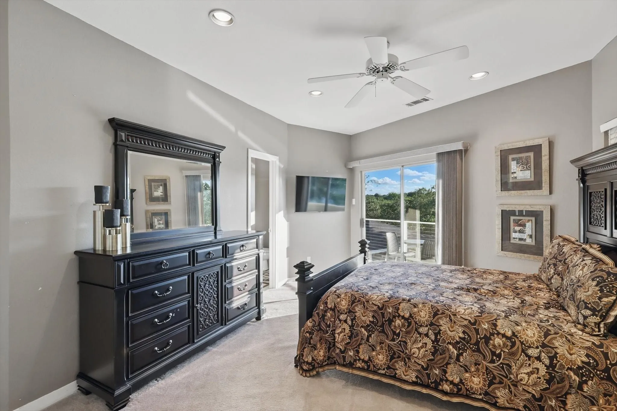 Single Family Residence For Sale in Denton County , 772 Lakewood Court, Highland Village, Texas 75077, 4 Bedroom, 5 Bathroom, 3 Garage spaces, 4,317 Sqft, built in 1992, Preowned, mls#21191250, Real Estate Agent in Highland Village, Homes For Sale in Denton county, Homes For Sale in Highland Village, Realtor in Highland Village Texas, Real Estate Brokerage Independent Realty Texas, Luminita Cordes Realtor
