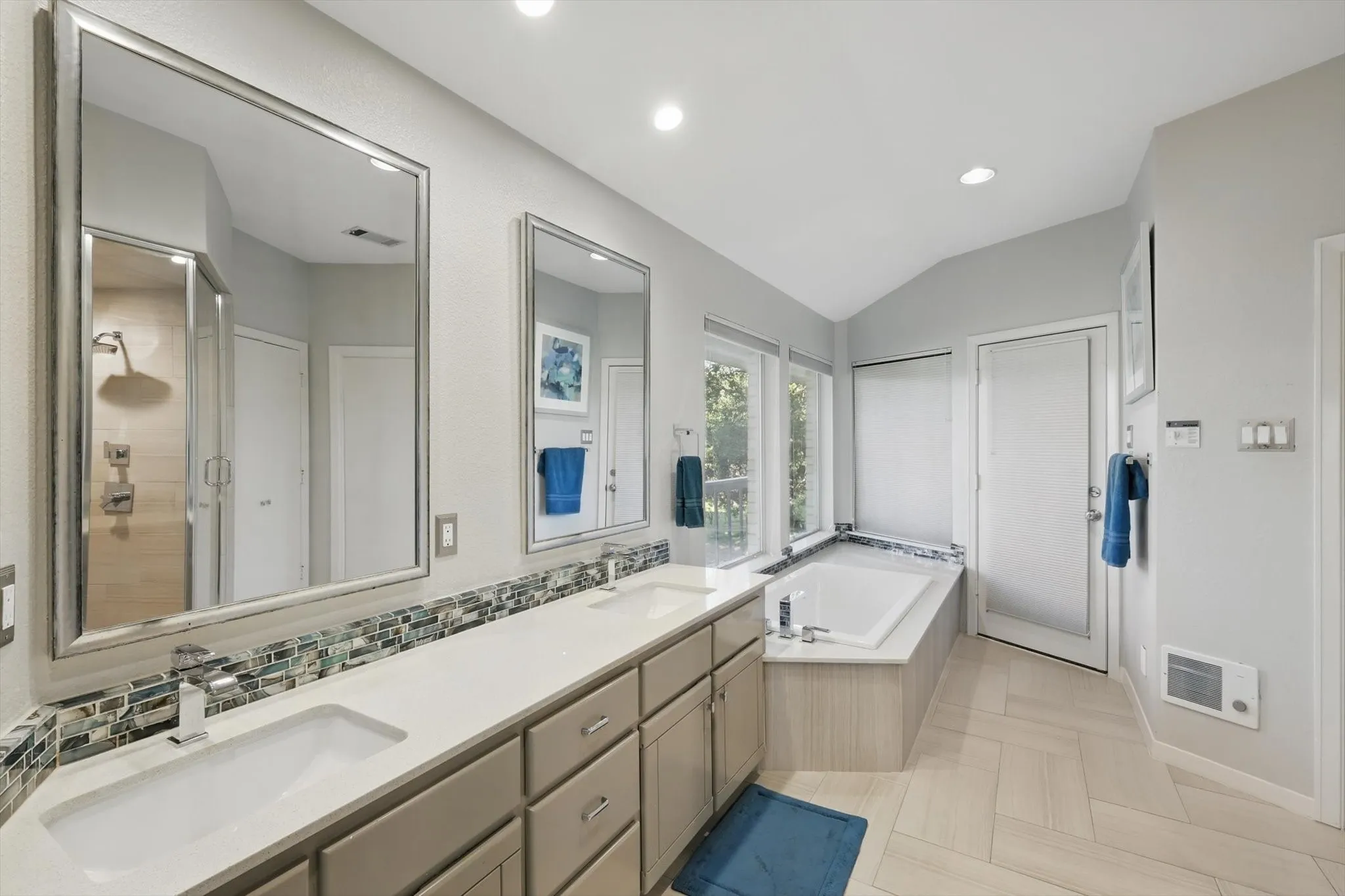Single Family Residence For Sale in Denton County , 772 Lakewood Court, Highland Village, Texas 75077, 4 Bedroom, 5 Bathroom, 3 Garage spaces, 4,317 Sqft, built in 1992, Preowned, mls#21191250, Real Estate Agent in Highland Village, Homes For Sale in Denton county, Homes For Sale in Highland Village, Realtor in Highland Village Texas, Real Estate Brokerage Independent Realty Texas, Luminita Cordes Realtor