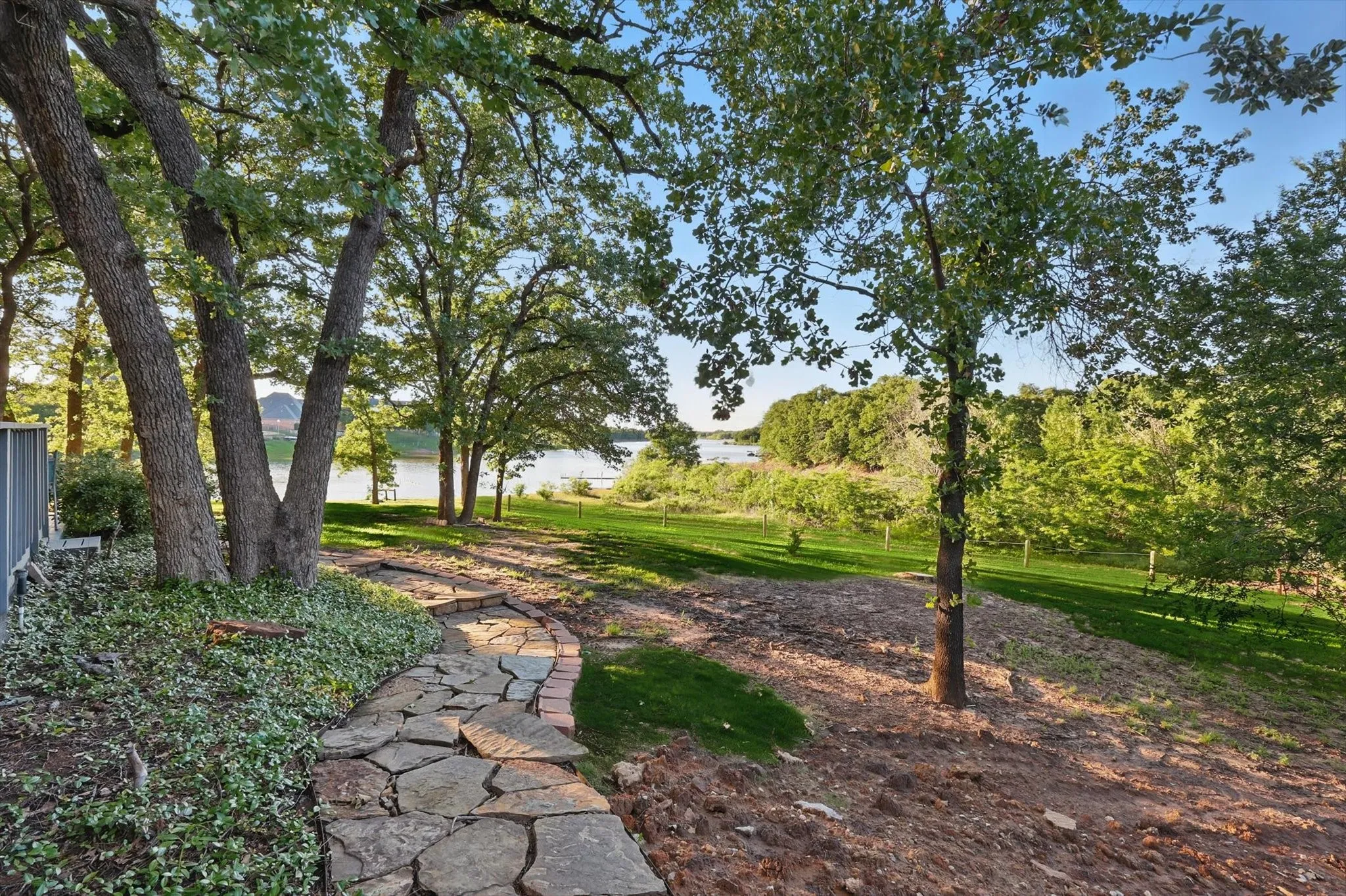 Single Family Residence For Sale in Denton County , 772 Lakewood Court, Highland Village, Texas 75077, 4 Bedroom, 5 Bathroom, 3 Garage spaces, 4,317 Sqft, built in 1992, Preowned, mls#21191250, Real Estate Agent in Highland Village, Homes For Sale in Denton county, Homes For Sale in Highland Village, Realtor in Highland Village Texas, Real Estate Brokerage Independent Realty Texas, Luminita Cordes Realtor