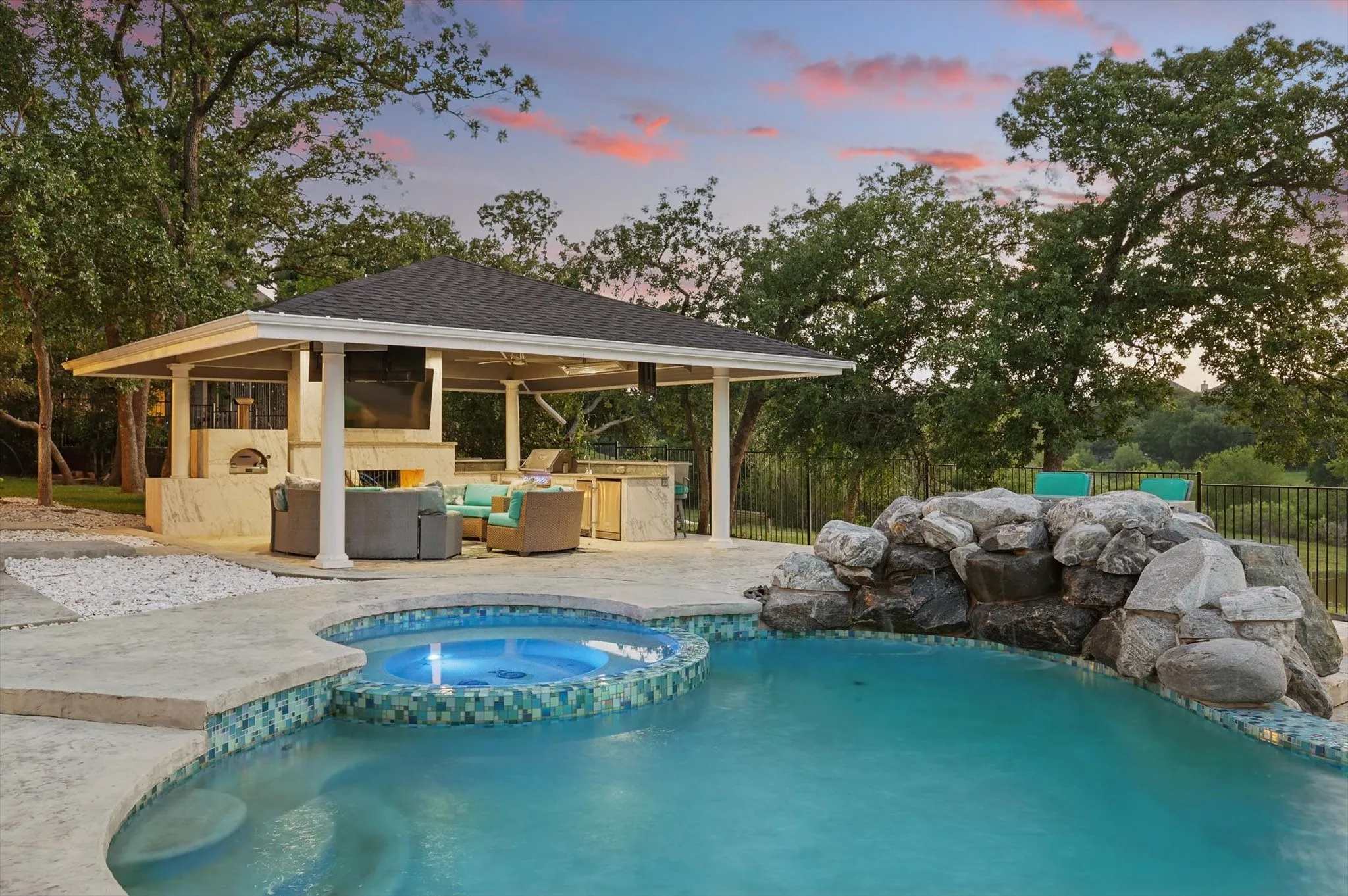 Single Family Residence For Sale in Denton County , 772 Lakewood Court, Highland Village, Texas 75077, 4 Bedroom, 5 Bathroom, 3 Garage spaces, 4,317 Sqft, built in 1992, Preowned, mls#21191250, Real Estate Agent in Highland Village, Homes For Sale in Denton county, Homes For Sale in Highland Village, Realtor in Highland Village Texas, Real Estate Brokerage Independent Realty Texas, Luminita Cordes Realtor