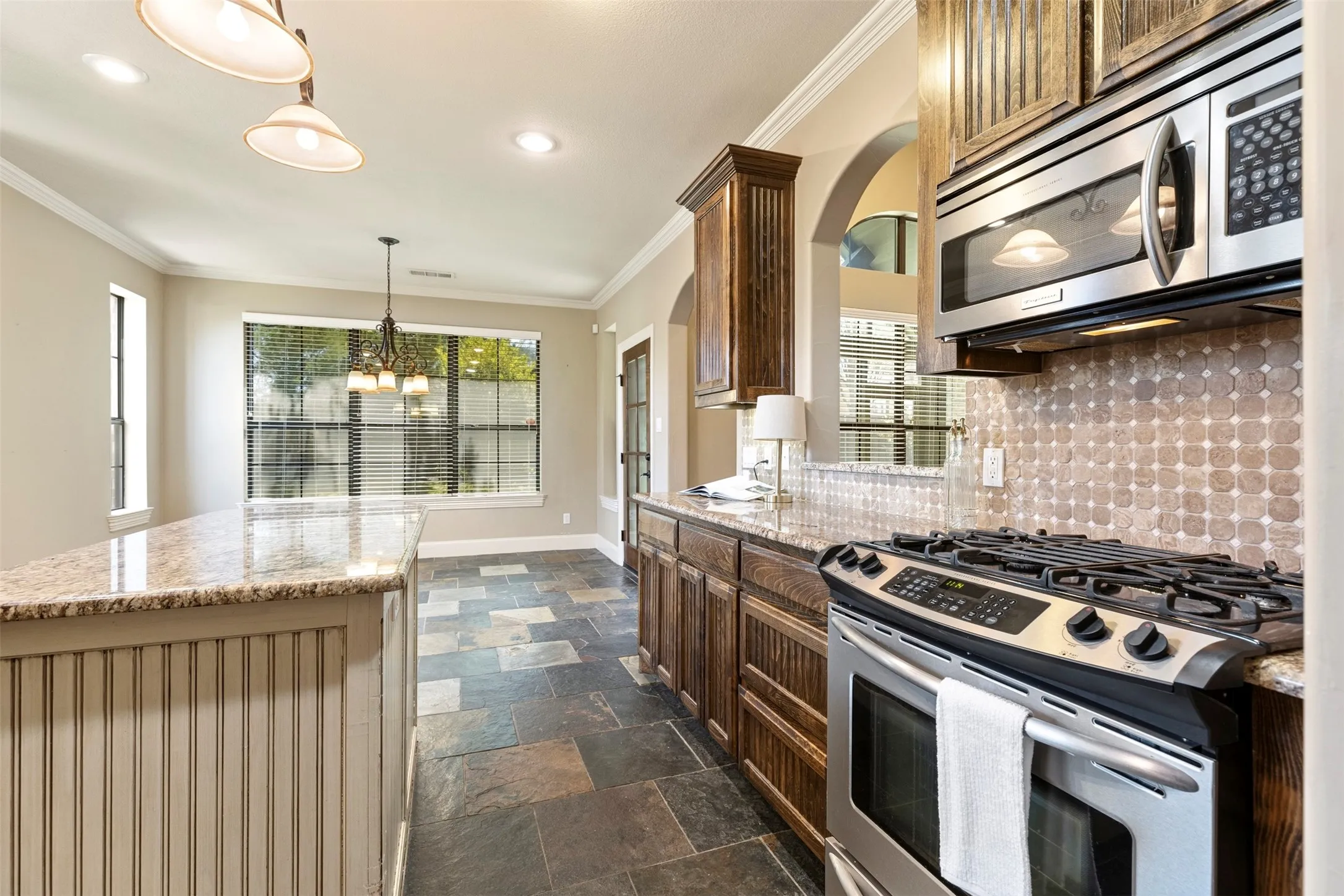 Single Family Residence For Sale in Grayson County , 2705 Silverado Trail, Sherman, Texas 75092, 4 Bedroom, 3 Bathroom, 2 Garage spaces, 2,660 Sqft, built in 2007, Preowned, mls#21203786, Real Estate Agent in Sherman, Homes For Sale in Grayson county, Homes For Sale in Sherman, Realtor in Sherman Texas, Real Estate Brokerage Independent Realty Texas, Luminita Cordes Realtor