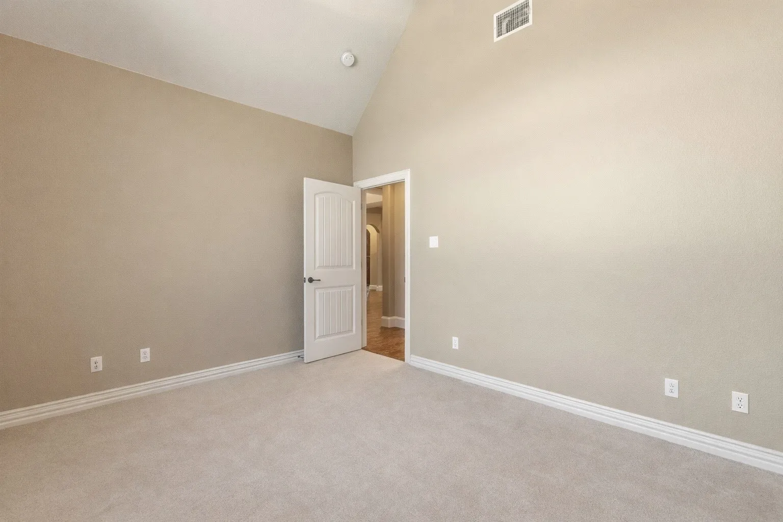 Single Family Residence For Sale in Grayson County , 2705 Silverado Trail, Sherman, Texas 75092, 4 Bedroom, 3 Bathroom, 2 Garage spaces, 2,660 Sqft, built in 2007, Preowned, mls#21203786, Real Estate Agent in Sherman, Homes For Sale in Grayson county, Homes For Sale in Sherman, Realtor in Sherman Texas, Real Estate Brokerage Independent Realty Texas, Luminita Cordes Realtor