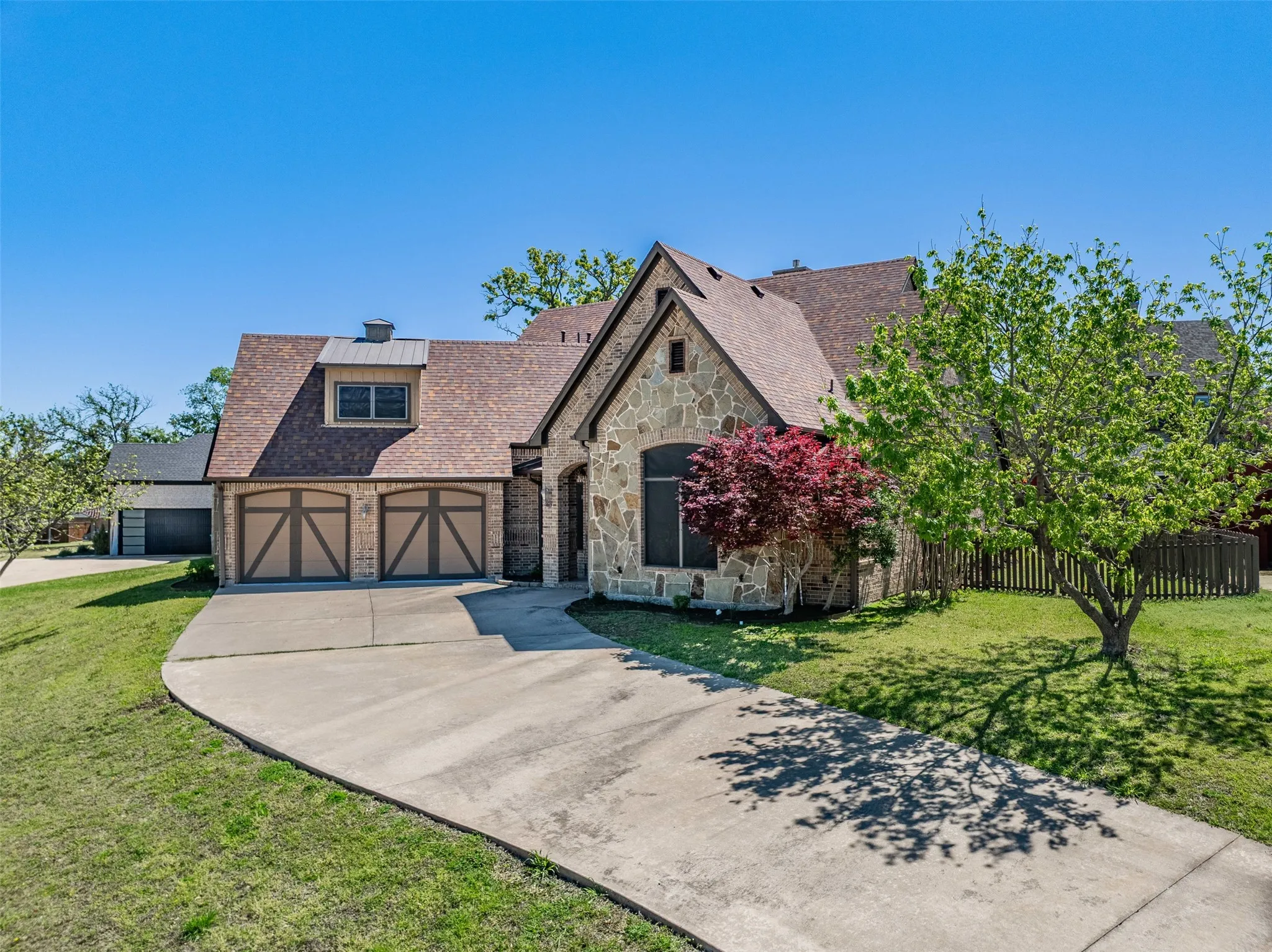 Single Family Residence For Sale in Grayson County , 2705 Silverado Trail, Sherman, Texas 75092, 4 Bedroom, 3 Bathroom, 2 Garage spaces, 2,660 Sqft, built in 2007, Preowned, mls#21203786, Real Estate Agent in Sherman, Homes For Sale in Grayson county, Homes For Sale in Sherman, Realtor in Sherman Texas, Real Estate Brokerage Independent Realty Texas, Luminita Cordes Realtor