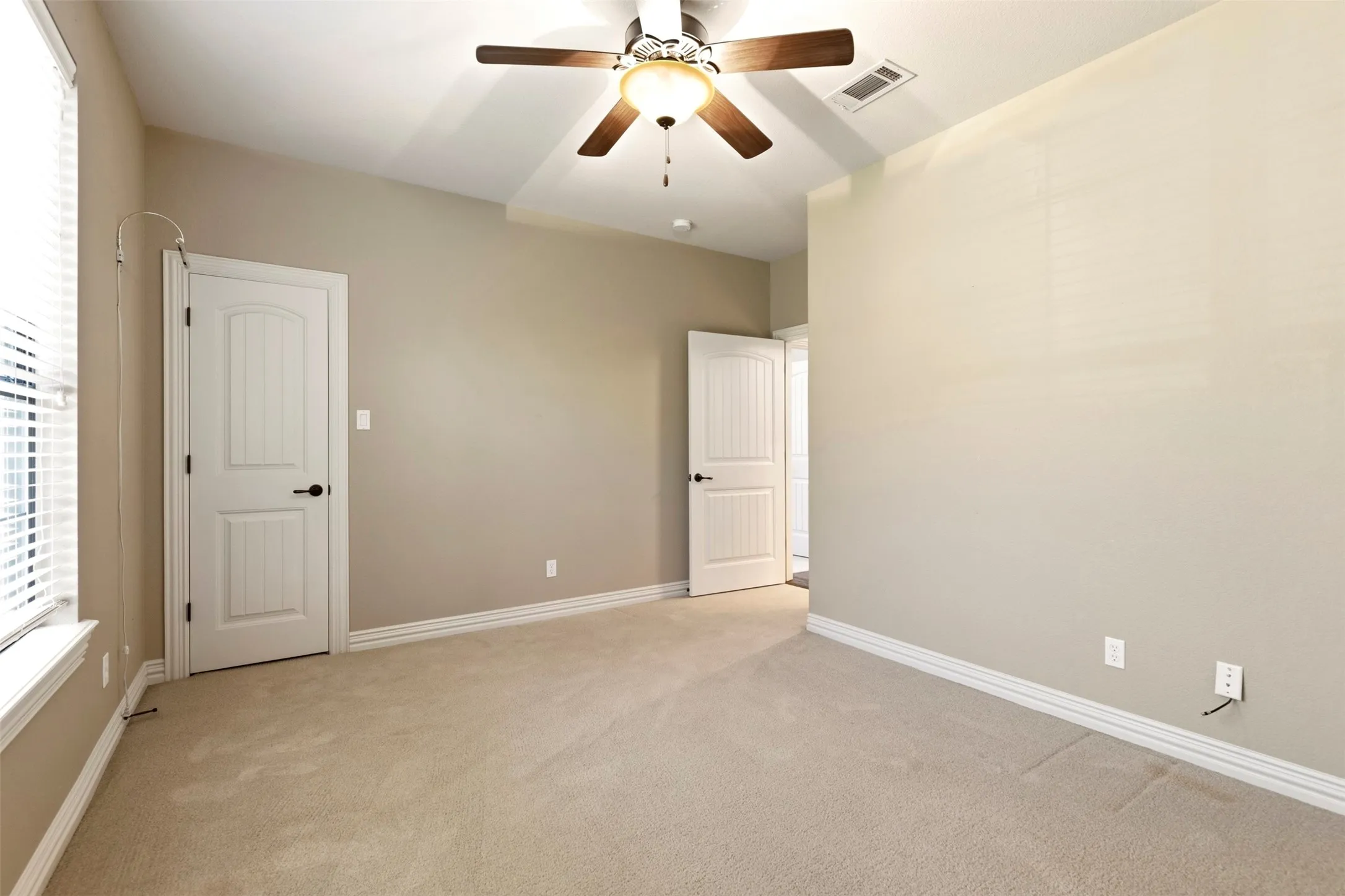 Single Family Residence For Sale in Grayson County , 2705 Silverado Trail, Sherman, Texas 75092, 4 Bedroom, 3 Bathroom, 2 Garage spaces, 2,660 Sqft, built in 2007, Preowned, mls#21203786, Real Estate Agent in Sherman, Homes For Sale in Grayson county, Homes For Sale in Sherman, Realtor in Sherman Texas, Real Estate Brokerage Independent Realty Texas, Luminita Cordes Realtor