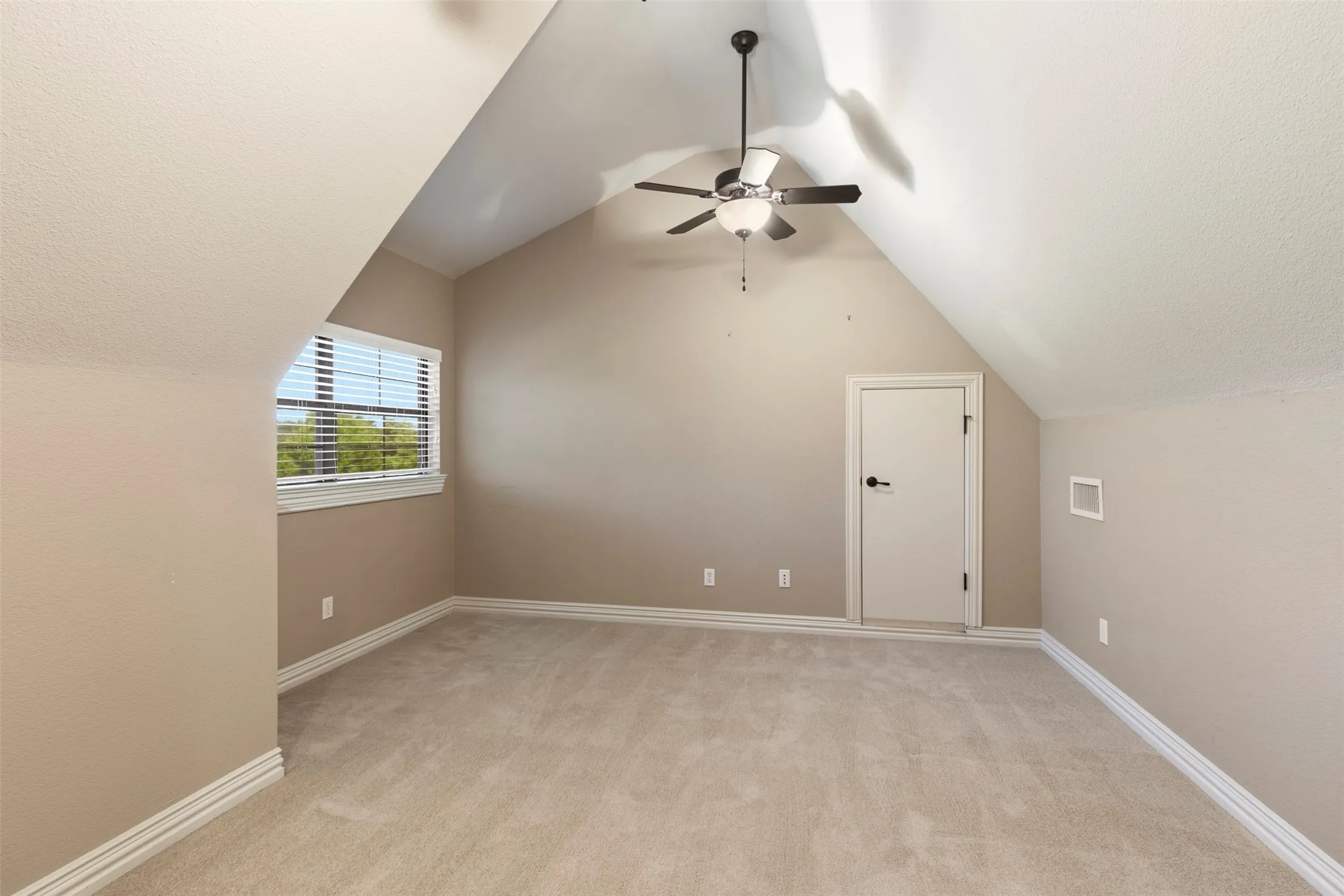 Single Family Residence For Sale in Grayson County , 2705 Silverado Trail, Sherman, Texas 75092, 4 Bedroom, 3 Bathroom, 2 Garage spaces, 2,660 Sqft, built in 2007, Preowned, mls#21203786, Real Estate Agent in Sherman, Homes For Sale in Grayson county, Homes For Sale in Sherman, Realtor in Sherman Texas, Real Estate Brokerage Independent Realty Texas, Luminita Cordes Realtor