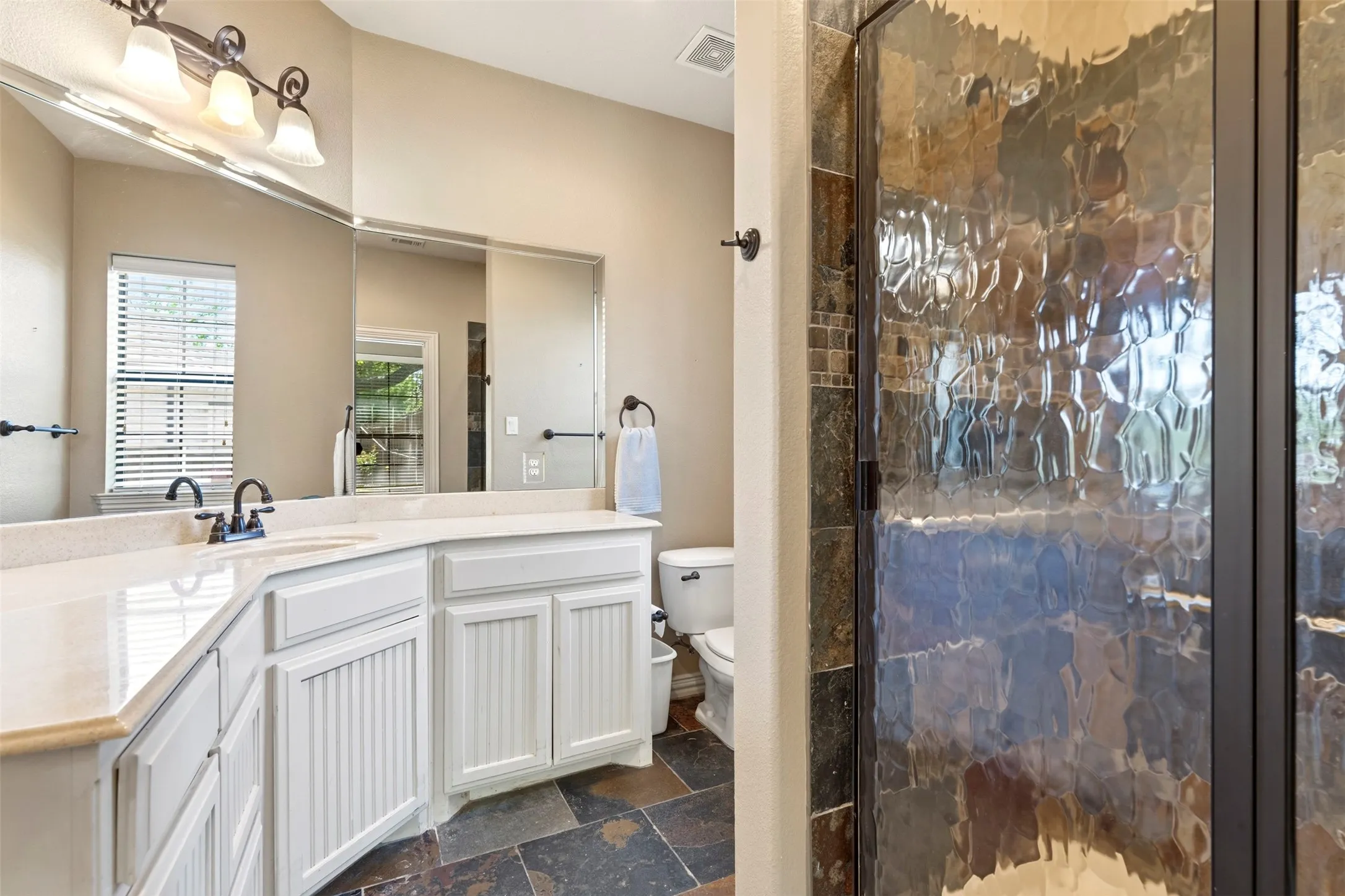 Single Family Residence For Sale in Grayson County , 2705 Silverado Trail, Sherman, Texas 75092, 4 Bedroom, 3 Bathroom, 2 Garage spaces, 2,660 Sqft, built in 2007, Preowned, mls#21203786, Real Estate Agent in Sherman, Homes For Sale in Grayson county, Homes For Sale in Sherman, Realtor in Sherman Texas, Real Estate Brokerage Independent Realty Texas, Luminita Cordes Realtor