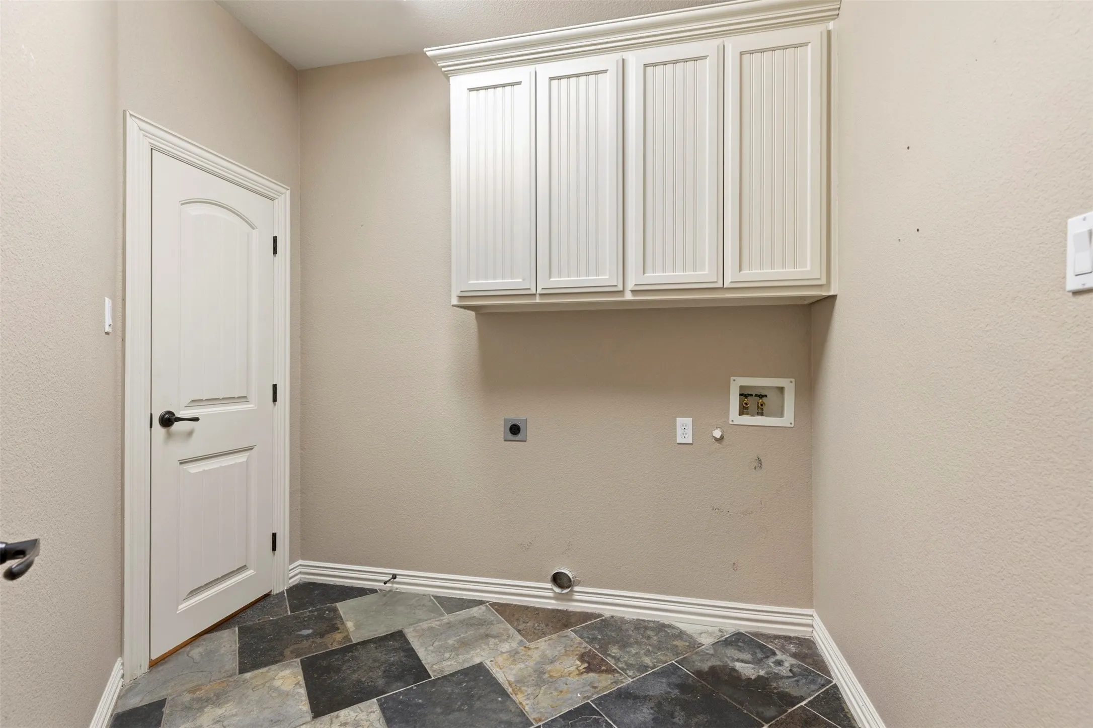 Single Family Residence For Sale in Grayson County , 2705 Silverado Trail, Sherman, Texas 75092, 4 Bedroom, 3 Bathroom, 2 Garage spaces, 2,660 Sqft, built in 2007, Preowned, mls#21203786, Real Estate Agent in Sherman, Homes For Sale in Grayson county, Homes For Sale in Sherman, Realtor in Sherman Texas, Real Estate Brokerage Independent Realty Texas, Luminita Cordes Realtor