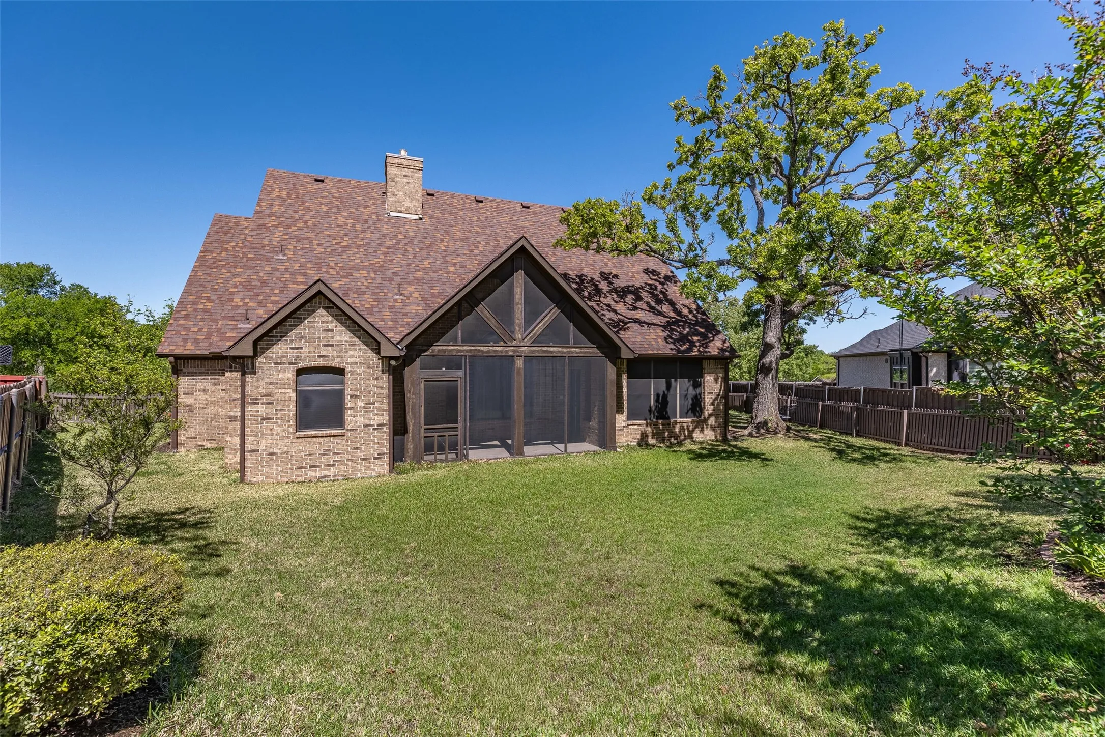Single Family Residence For Sale in Grayson County , 2705 Silverado Trail, Sherman, Texas 75092, 4 Bedroom, 3 Bathroom, 2 Garage spaces, 2,660 Sqft, built in 2007, Preowned, mls#21203786, Real Estate Agent in Sherman, Homes For Sale in Grayson county, Homes For Sale in Sherman, Realtor in Sherman Texas, Real Estate Brokerage Independent Realty Texas, Luminita Cordes Realtor