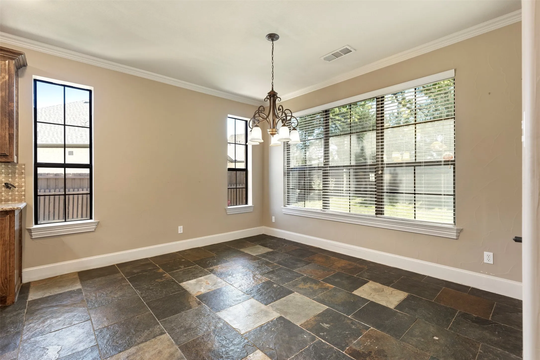 Single Family Residence For Sale in Grayson County , 2705 Silverado Trail, Sherman, Texas 75092, 4 Bedroom, 3 Bathroom, 2 Garage spaces, 2,660 Sqft, built in 2007, Preowned, mls#21203786, Real Estate Agent in Sherman, Homes For Sale in Grayson county, Homes For Sale in Sherman, Realtor in Sherman Texas, Real Estate Brokerage Independent Realty Texas, Luminita Cordes Realtor