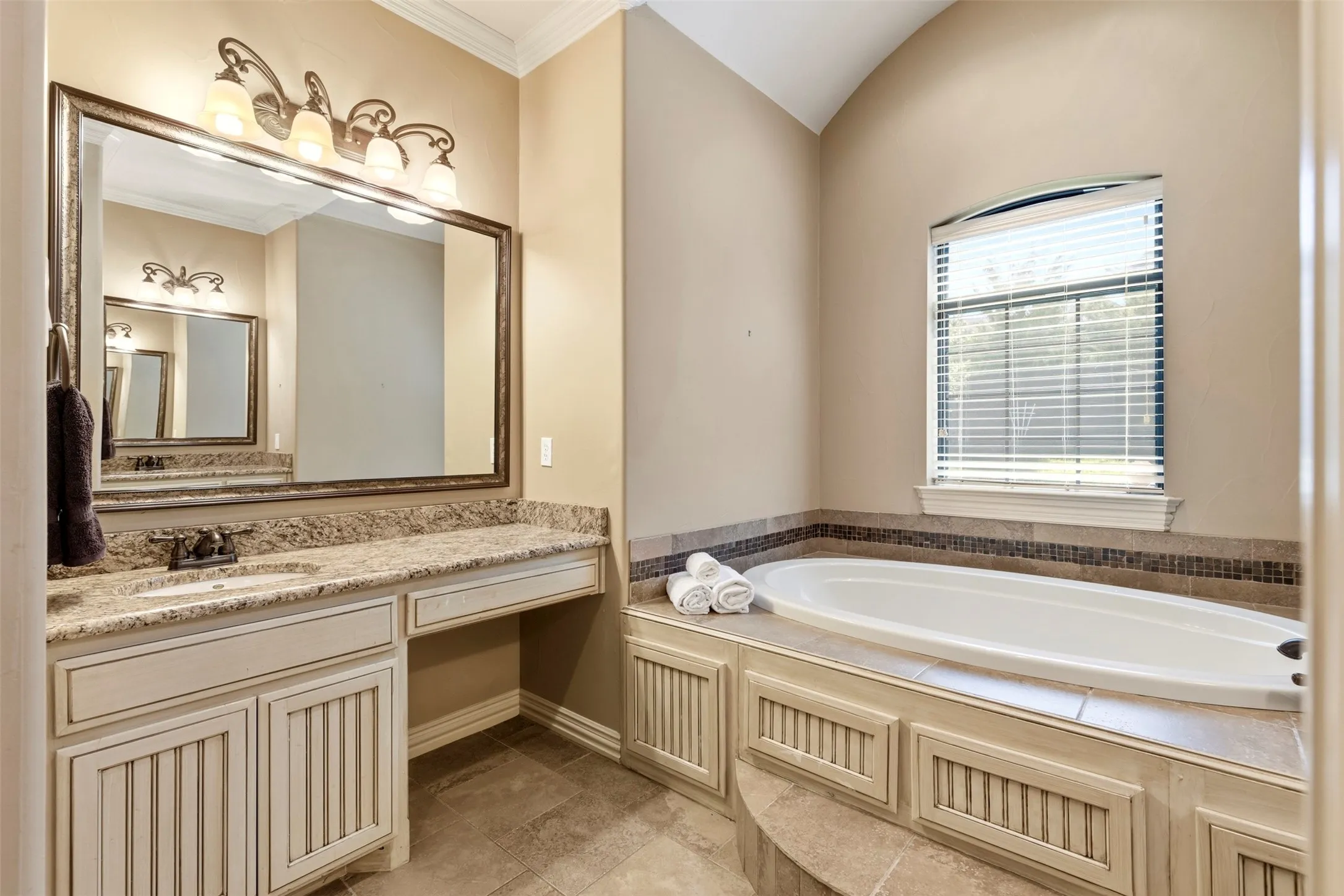 Single Family Residence For Sale in Grayson County , 2705 Silverado Trail, Sherman, Texas 75092, 4 Bedroom, 3 Bathroom, 2 Garage spaces, 2,660 Sqft, built in 2007, Preowned, mls#21203786, Real Estate Agent in Sherman, Homes For Sale in Grayson county, Homes For Sale in Sherman, Realtor in Sherman Texas, Real Estate Brokerage Independent Realty Texas, Luminita Cordes Realtor