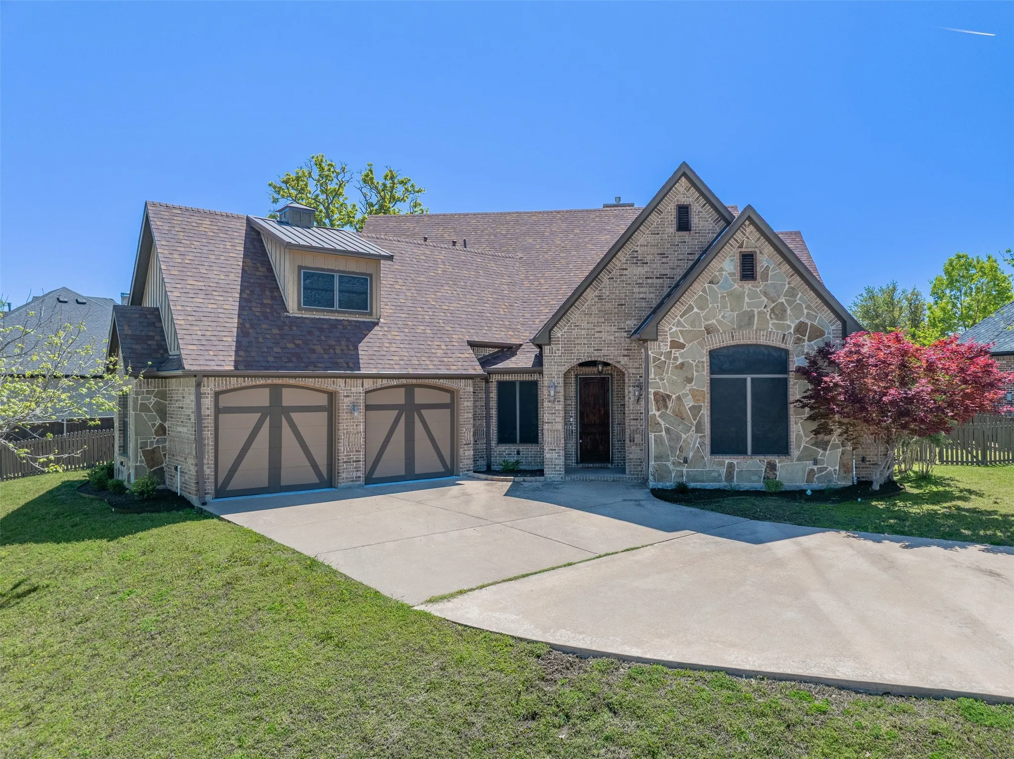 Single Family Residence For Sale in Grayson County , 2705 Silverado Trail, Sherman, Texas 75092, 4 Bedroom, 3 Bathroom, 2 Garage spaces, 2,660 Sqft, built in 2007, Preowned, mls#21203786, Real Estate Agent in Sherman, Homes For Sale in Grayson county, Homes For Sale in Sherman, Realtor in Sherman Texas, Real Estate Brokerage Independent Realty Texas, Luminita Cordes Realtor