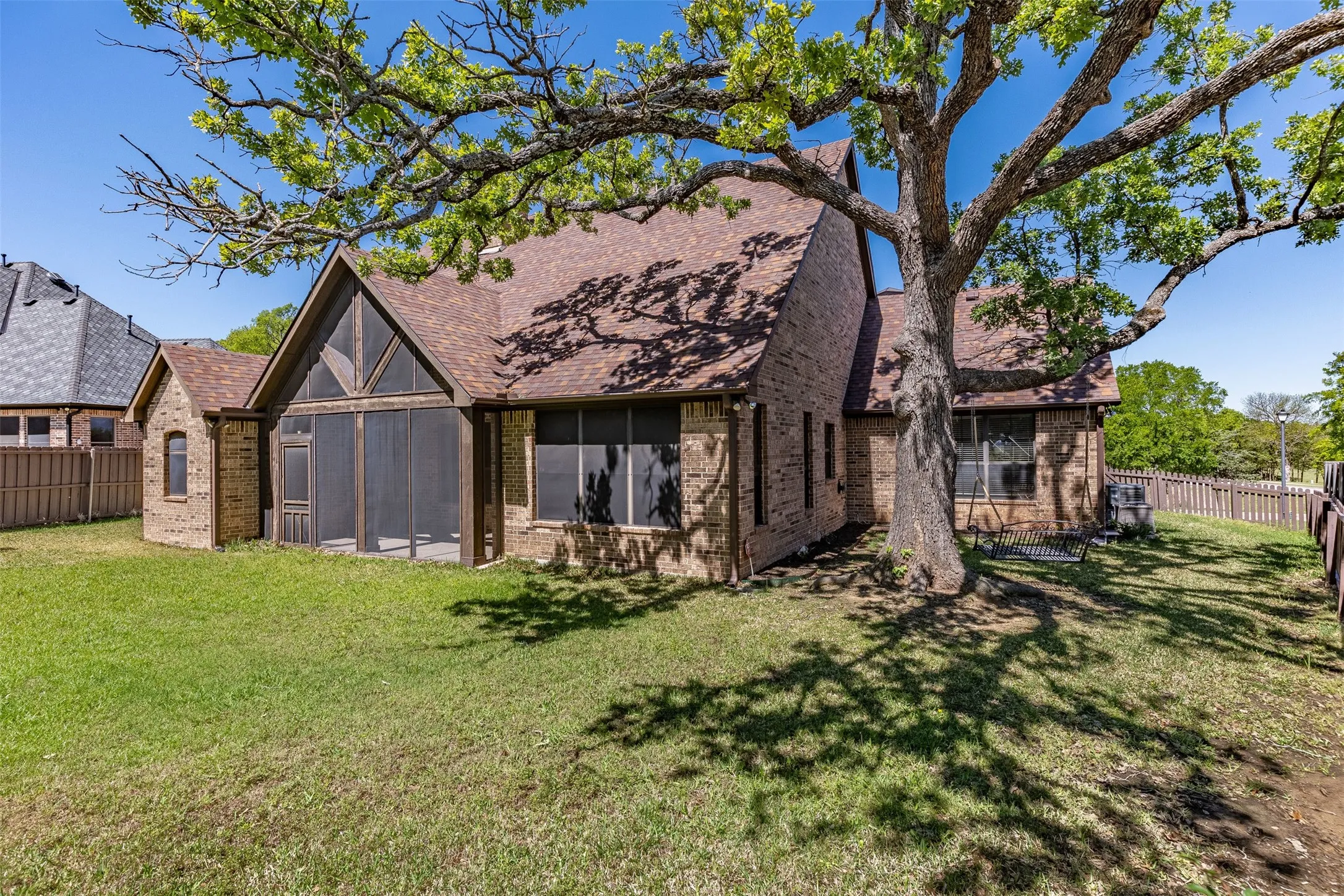 Single Family Residence For Sale in Grayson County , 2705 Silverado Trail, Sherman, Texas 75092, 4 Bedroom, 3 Bathroom, 2 Garage spaces, 2,660 Sqft, built in 2007, Preowned, mls#21203786, Real Estate Agent in Sherman, Homes For Sale in Grayson county, Homes For Sale in Sherman, Realtor in Sherman Texas, Real Estate Brokerage Independent Realty Texas, Luminita Cordes Realtor
