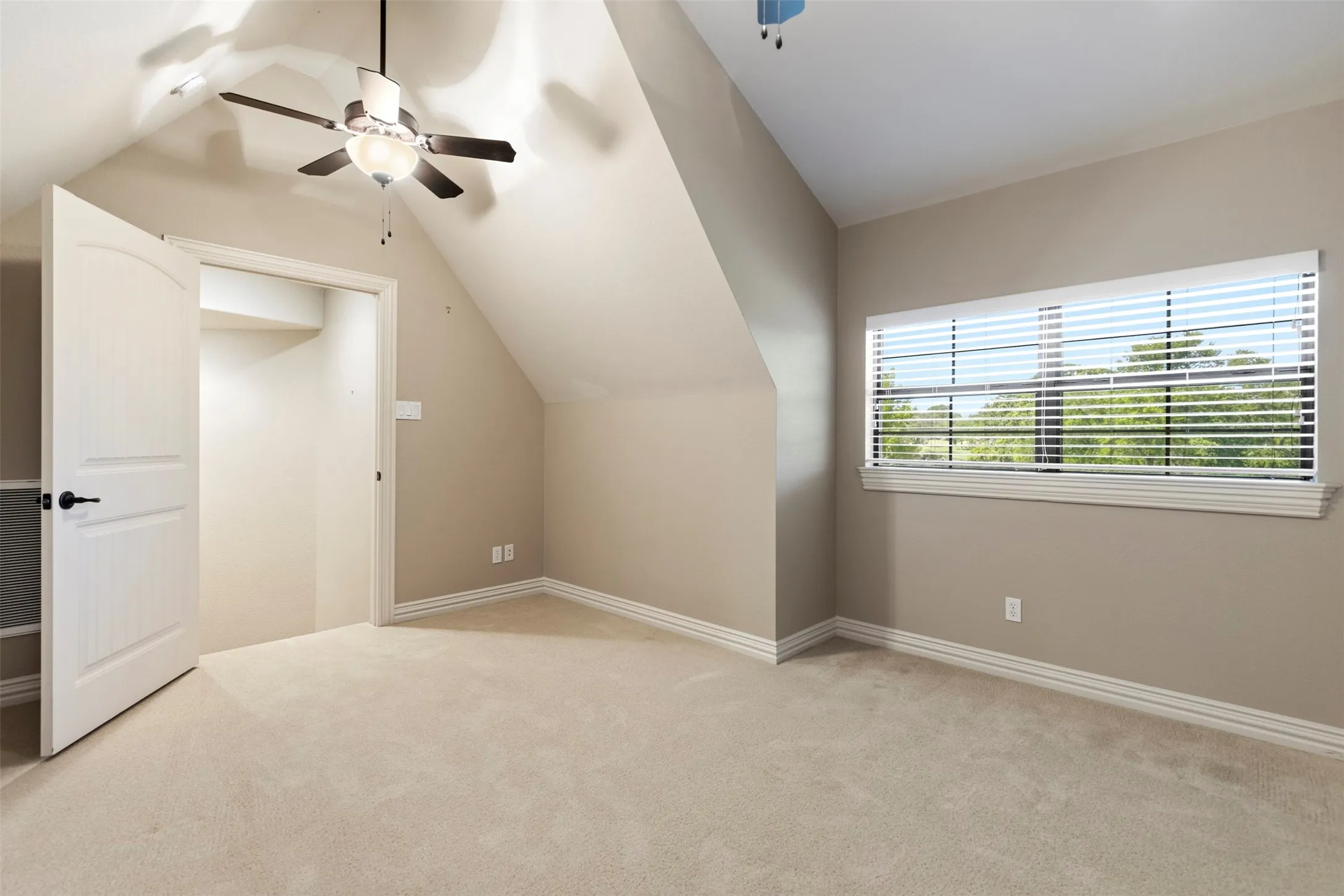 Single Family Residence For Sale in Grayson County , 2705 Silverado Trail, Sherman, Texas 75092, 4 Bedroom, 3 Bathroom, 2 Garage spaces, 2,660 Sqft, built in 2007, Preowned, mls#21203786, Real Estate Agent in Sherman, Homes For Sale in Grayson county, Homes For Sale in Sherman, Realtor in Sherman Texas, Real Estate Brokerage Independent Realty Texas, Luminita Cordes Realtor