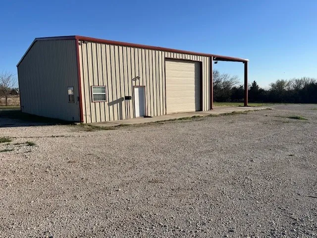 Industrial For Sale in Montague County , 820 Tx-101, Bowie, Texas 76270, 0, 0, Garage spaces, 2,000 Sqft, built in 2011, Preowned, mls#21206245, Real Estate Agent in Bowie, Homes For Sale in Montague county, Homes For Sale in Bowie, Realtor in Bowie Texas, Real Estate Brokerage Independent Realty Texas, Luminita Cordes Realtor