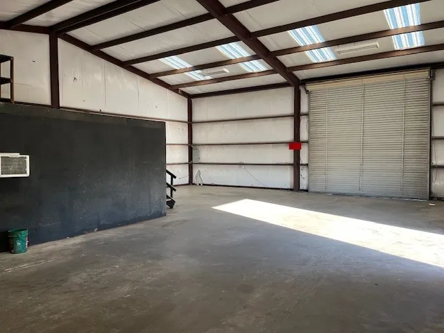 Industrial For Sale in Montague County , 820 Tx-101, Bowie, Texas 76270, 0, 0, Garage spaces, 2,000 Sqft, built in 2011, Preowned, mls#21206245, Real Estate Agent in Bowie, Homes For Sale in Montague county, Homes For Sale in Bowie, Realtor in Bowie Texas, Real Estate Brokerage Independent Realty Texas, Luminita Cordes Realtor