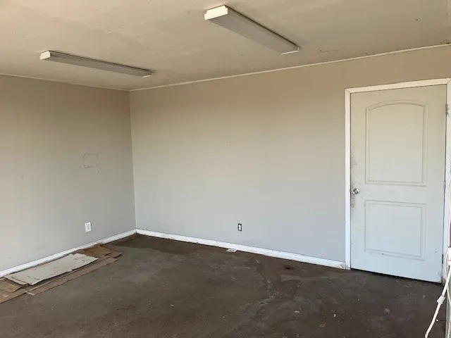 Industrial For Sale in Montague County , 820 Tx-101, Bowie, Texas 76270, 0, 0, Garage spaces, 2,000 Sqft, built in 2011, Preowned, mls#21206245, Real Estate Agent in Bowie, Homes For Sale in Montague county, Homes For Sale in Bowie, Realtor in Bowie Texas, Real Estate Brokerage Independent Realty Texas, Luminita Cordes Realtor