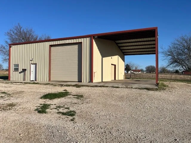 Industrial For Sale in Montague County , 820 Tx-101, Bowie, Texas 76270, 0, 0, Garage spaces, 2,000 Sqft, built in 2011, Preowned, mls#21206245, Real Estate Agent in Bowie, Homes For Sale in Montague county, Homes For Sale in Bowie, Realtor in Bowie Texas, Real Estate Brokerage Independent Realty Texas, Luminita Cordes Realtor