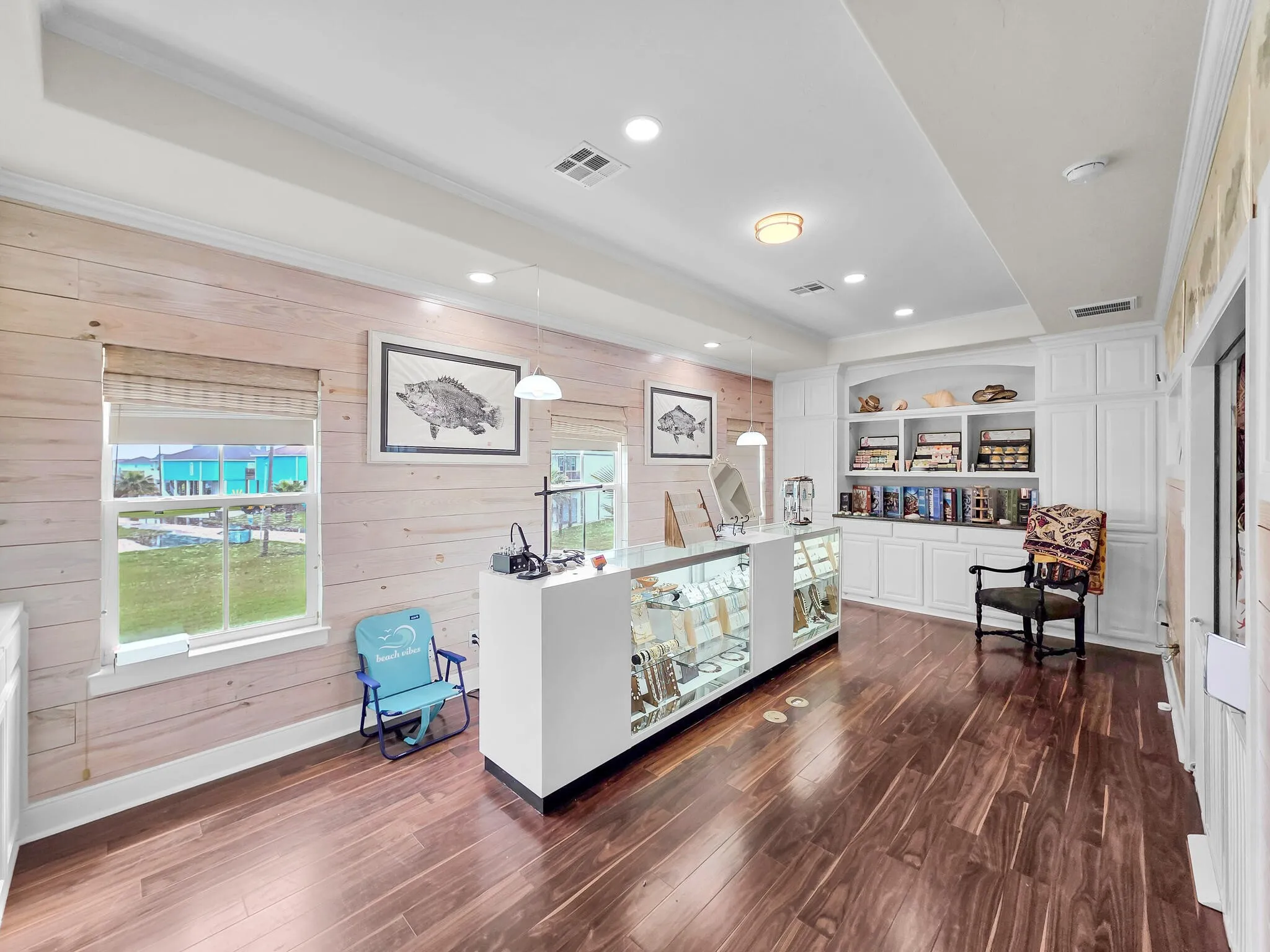 Retail For Sale in Galveston County , 970 Surfside Dr, Crystal Beach, Texas 77650, 0, 0, Garage spaces, 0 Sqft, built in 2010, Preowned, mls#21204505, Real Estate Agent in Crystal Beach, Homes For Sale in Galveston county, Homes For Sale in Crystal Beach, Realtor in Crystal Beach Texas, Real Estate Brokerage Independent Realty Texas, Luminita Cordes Realtor