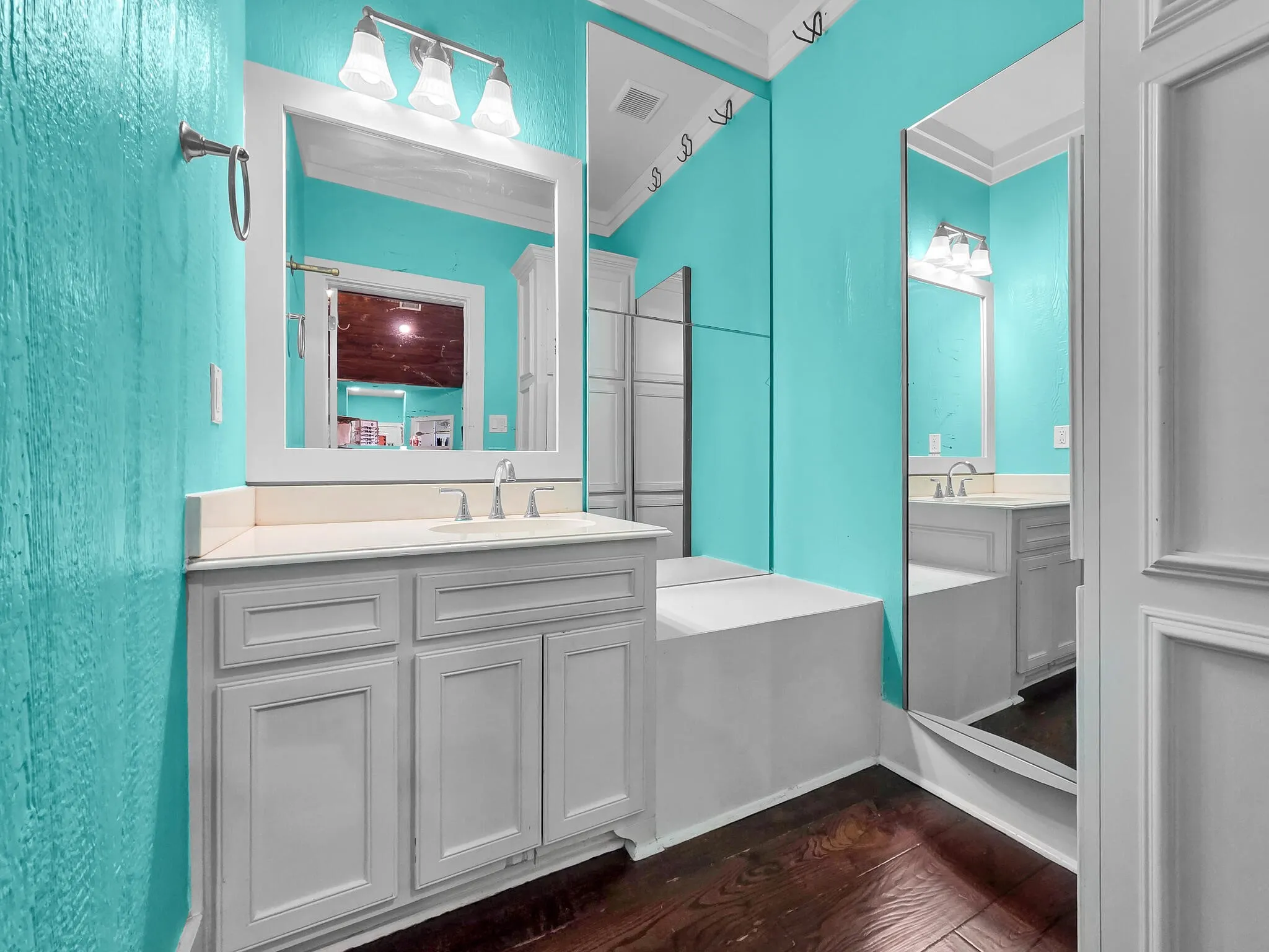 Retail For Sale in Galveston County , 970 Surfside Dr, Crystal Beach, Texas 77650, 0, 0, Garage spaces, 0 Sqft, built in 2010, Preowned, mls#21204505, Real Estate Agent in Crystal Beach, Homes For Sale in Galveston county, Homes For Sale in Crystal Beach, Realtor in Crystal Beach Texas, Real Estate Brokerage Independent Realty Texas, Luminita Cordes Realtor
