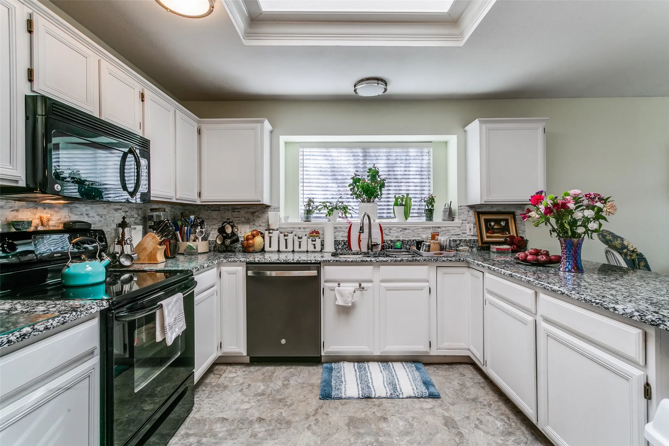 Single Family Residence For Sale in Denton County , 1051 Summit Park, Lewisville, Texas 75077, 3 Bedroom, 2 Bathroom, 2 Garage spaces, 1,867 Sqft, built in 1994, Preowned, mls#21197695, Real Estate Agent in Lewisville, Homes For Sale in Denton county, Homes For Sale in Lewisville, Realtor in Lewisville Texas, Real Estate Brokerage Independent Realty Texas, Luminita Cordes Realtor