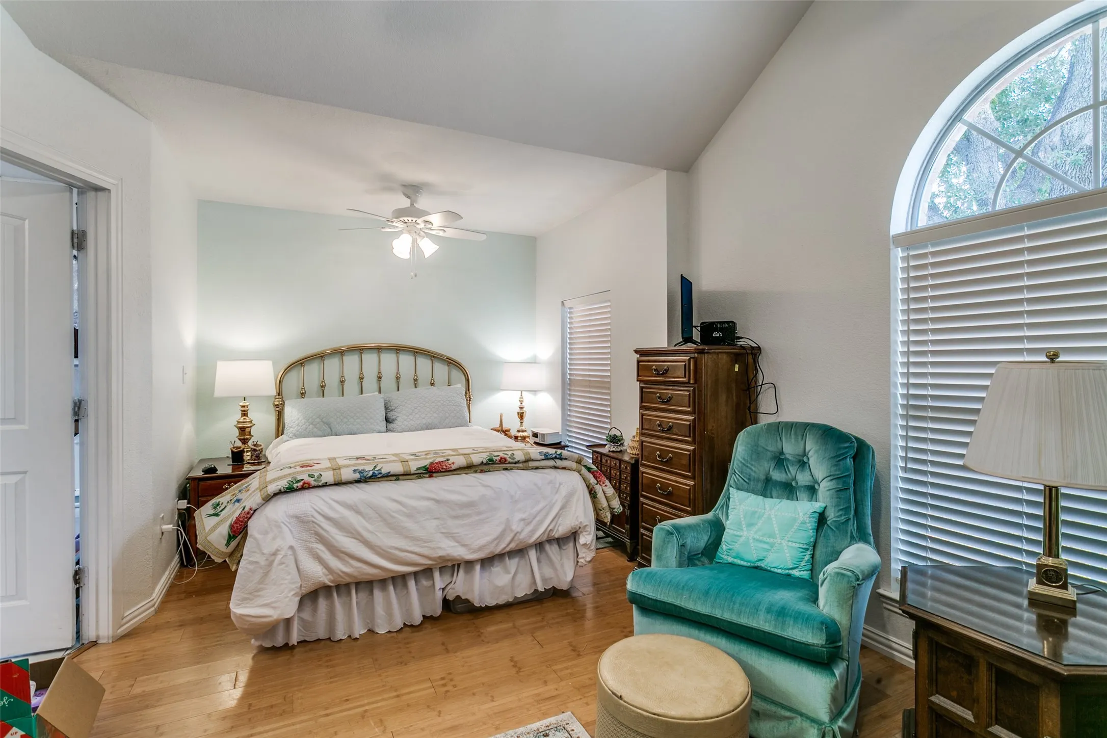 Single Family Residence For Sale in Denton County , 1051 Summit Park, Lewisville, Texas 75077, 3 Bedroom, 2 Bathroom, 2 Garage spaces, 1,867 Sqft, built in 1994, Preowned, mls#21197695, Real Estate Agent in Lewisville, Homes For Sale in Denton county, Homes For Sale in Lewisville, Realtor in Lewisville Texas, Real Estate Brokerage Independent Realty Texas, Luminita Cordes Realtor