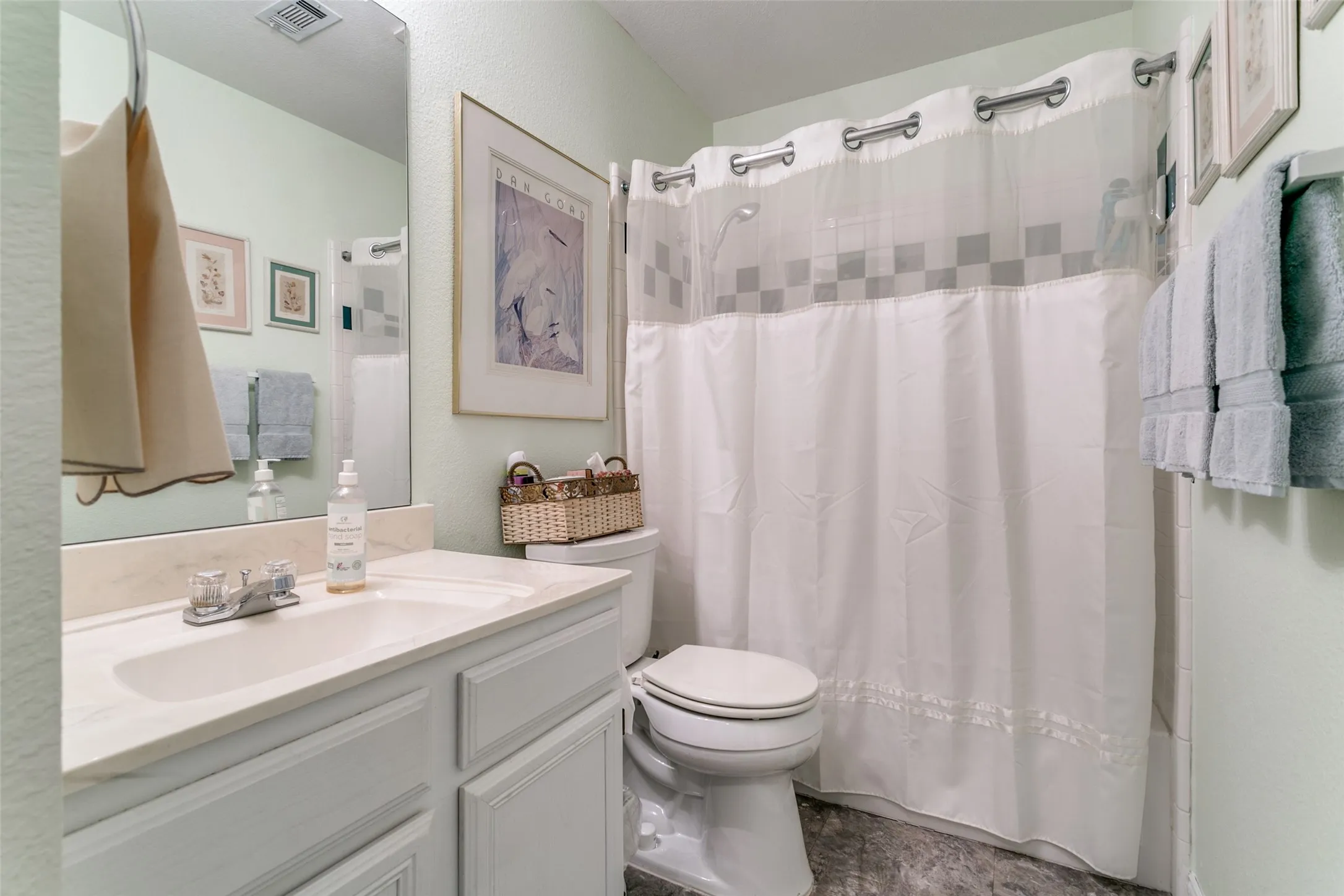 Single Family Residence For Sale in Denton County , 1051 Summit Park, Lewisville, Texas 75077, 3 Bedroom, 2 Bathroom, 2 Garage spaces, 1,867 Sqft, built in 1994, Preowned, mls#21197695, Real Estate Agent in Lewisville, Homes For Sale in Denton county, Homes For Sale in Lewisville, Realtor in Lewisville Texas, Real Estate Brokerage Independent Realty Texas, Luminita Cordes Realtor