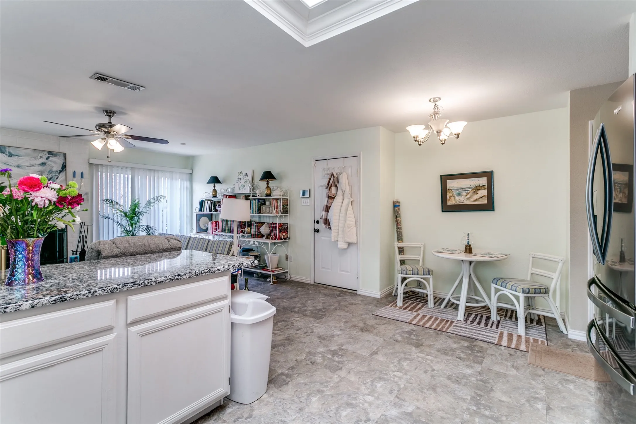 Single Family Residence For Sale in Denton County , 1051 Summit Park, Lewisville, Texas 75077, 3 Bedroom, 2 Bathroom, 2 Garage spaces, 1,867 Sqft, built in 1994, Preowned, mls#21197695, Real Estate Agent in Lewisville, Homes For Sale in Denton county, Homes For Sale in Lewisville, Realtor in Lewisville Texas, Real Estate Brokerage Independent Realty Texas, Luminita Cordes Realtor