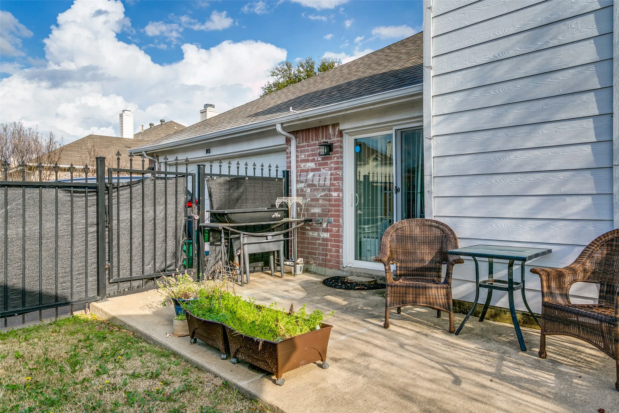 Single Family Residence For Sale in Denton County , 1051 Summit Park, Lewisville, Texas 75077, 3 Bedroom, 2 Bathroom, 2 Garage spaces, 1,867 Sqft, built in 1994, Preowned, mls#21197695, Real Estate Agent in Lewisville, Homes For Sale in Denton county, Homes For Sale in Lewisville, Realtor in Lewisville Texas, Real Estate Brokerage Independent Realty Texas, Luminita Cordes Realtor