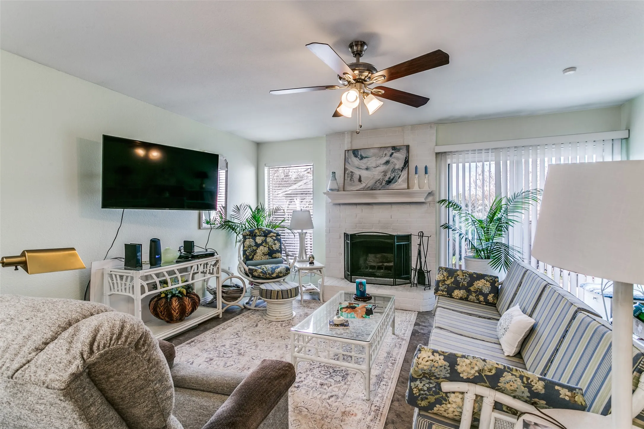 Single Family Residence For Sale in Denton County , 1051 Summit Park, Lewisville, Texas 75077, 3 Bedroom, 2 Bathroom, 2 Garage spaces, 1,867 Sqft, built in 1994, Preowned, mls#21197695, Real Estate Agent in Lewisville, Homes For Sale in Denton county, Homes For Sale in Lewisville, Realtor in Lewisville Texas, Real Estate Brokerage Independent Realty Texas, Luminita Cordes Realtor