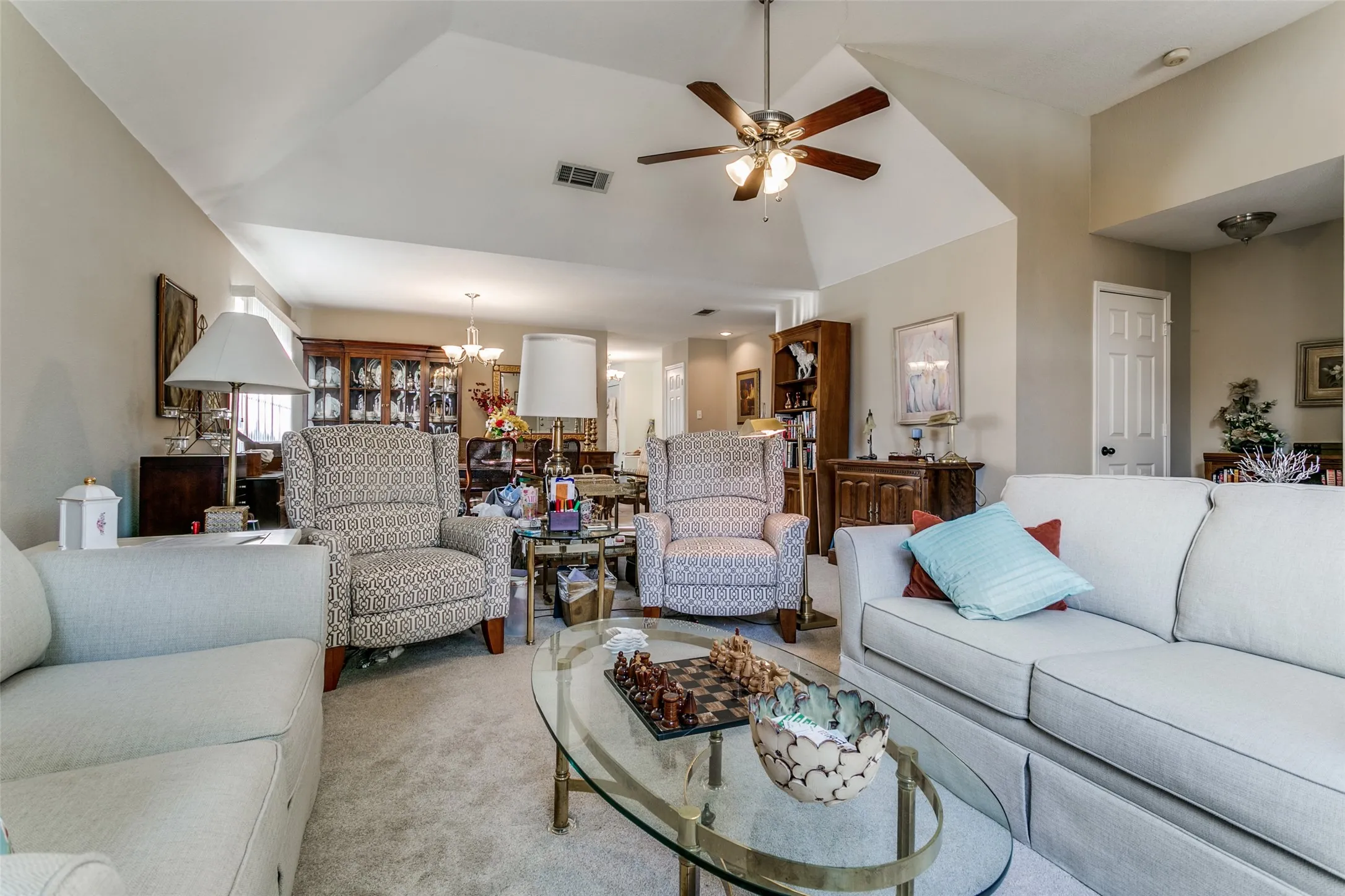 Single Family Residence For Sale in Denton County , 1051 Summit Park, Lewisville, Texas 75077, 3 Bedroom, 2 Bathroom, 2 Garage spaces, 1,867 Sqft, built in 1994, Preowned, mls#21197695, Real Estate Agent in Lewisville, Homes For Sale in Denton county, Homes For Sale in Lewisville, Realtor in Lewisville Texas, Real Estate Brokerage Independent Realty Texas, Luminita Cordes Realtor
