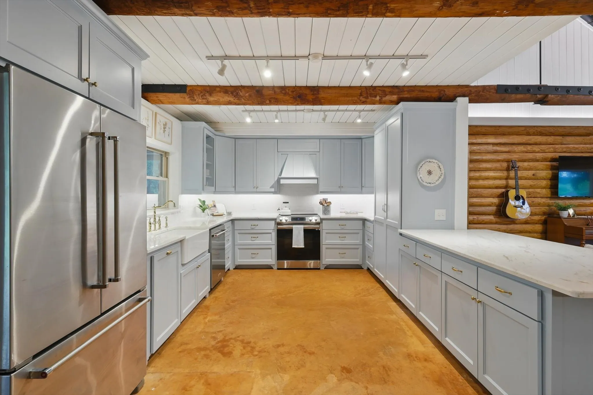 Single Family Residence For Sale in Parker County , 127 Pleasant Valley Lane, Weatherford, Texas 76087, 3 Bedroom, 3 Bathroom, Garage spaces, 2,629 Sqft, built in 1987, Preowned, mls#21194881, Real Estate Agent in Weatherford, Homes For Sale in Parker county, Homes For Sale in Weatherford, Realtor in Weatherford Texas, Real Estate Brokerage Independent Realty Texas, Luminita Cordes Realtor