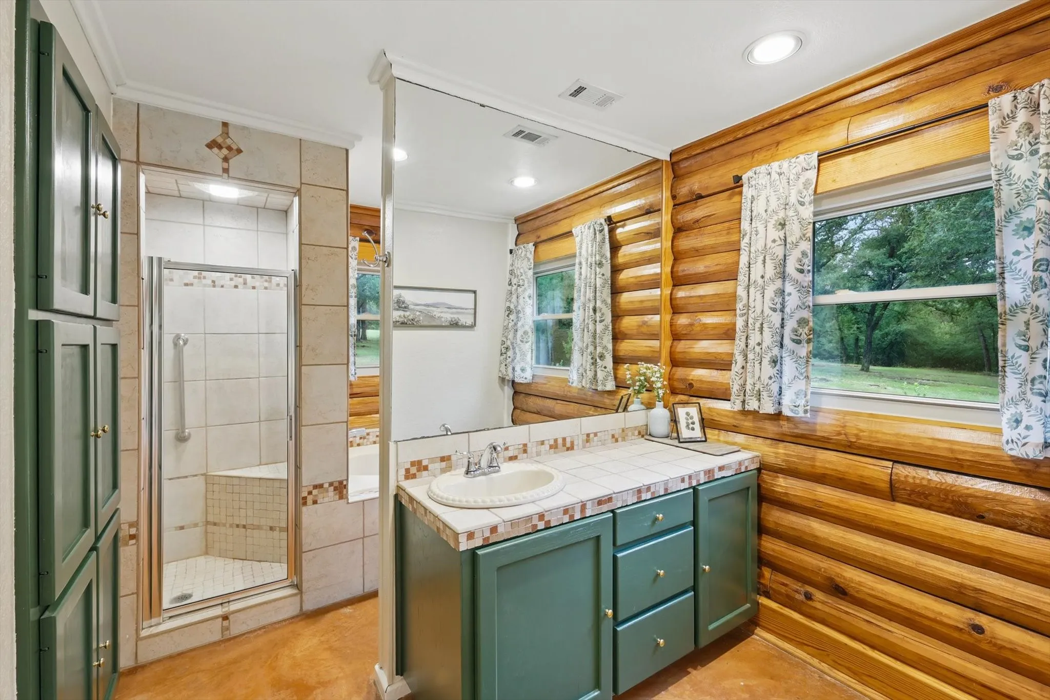 Single Family Residence For Sale in Parker County , 127 Pleasant Valley Lane, Weatherford, Texas 76087, 3 Bedroom, 3 Bathroom, Garage spaces, 2,629 Sqft, built in 1987, Preowned, mls#21194881, Real Estate Agent in Weatherford, Homes For Sale in Parker county, Homes For Sale in Weatherford, Realtor in Weatherford Texas, Real Estate Brokerage Independent Realty Texas, Luminita Cordes Realtor