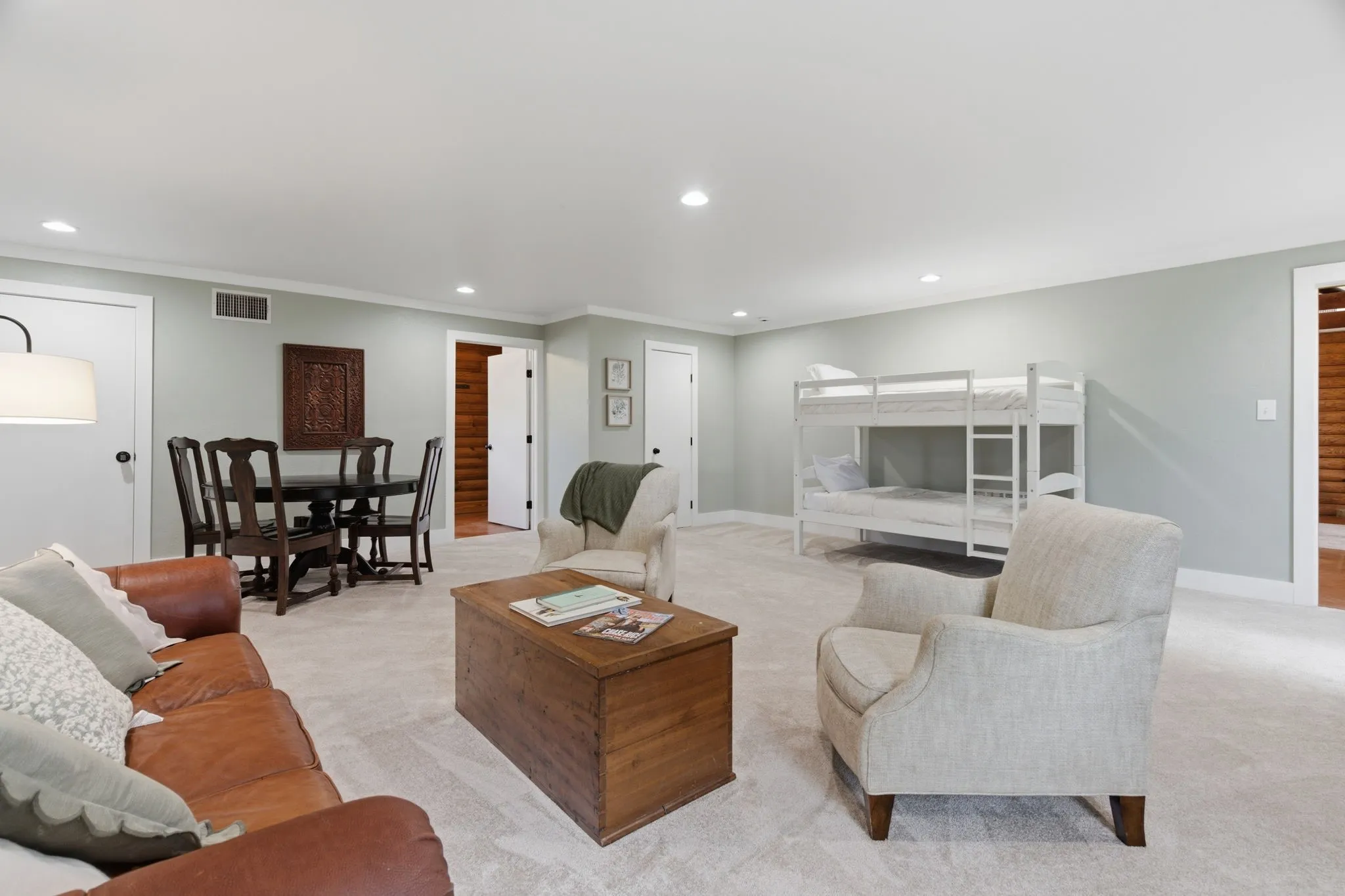 Single Family Residence For Sale in Parker County , 127 Pleasant Valley Lane, Weatherford, Texas 76087, 3 Bedroom, 3 Bathroom, Garage spaces, 2,629 Sqft, built in 1987, Preowned, mls#21194881, Real Estate Agent in Weatherford, Homes For Sale in Parker county, Homes For Sale in Weatherford, Realtor in Weatherford Texas, Real Estate Brokerage Independent Realty Texas, Luminita Cordes Realtor