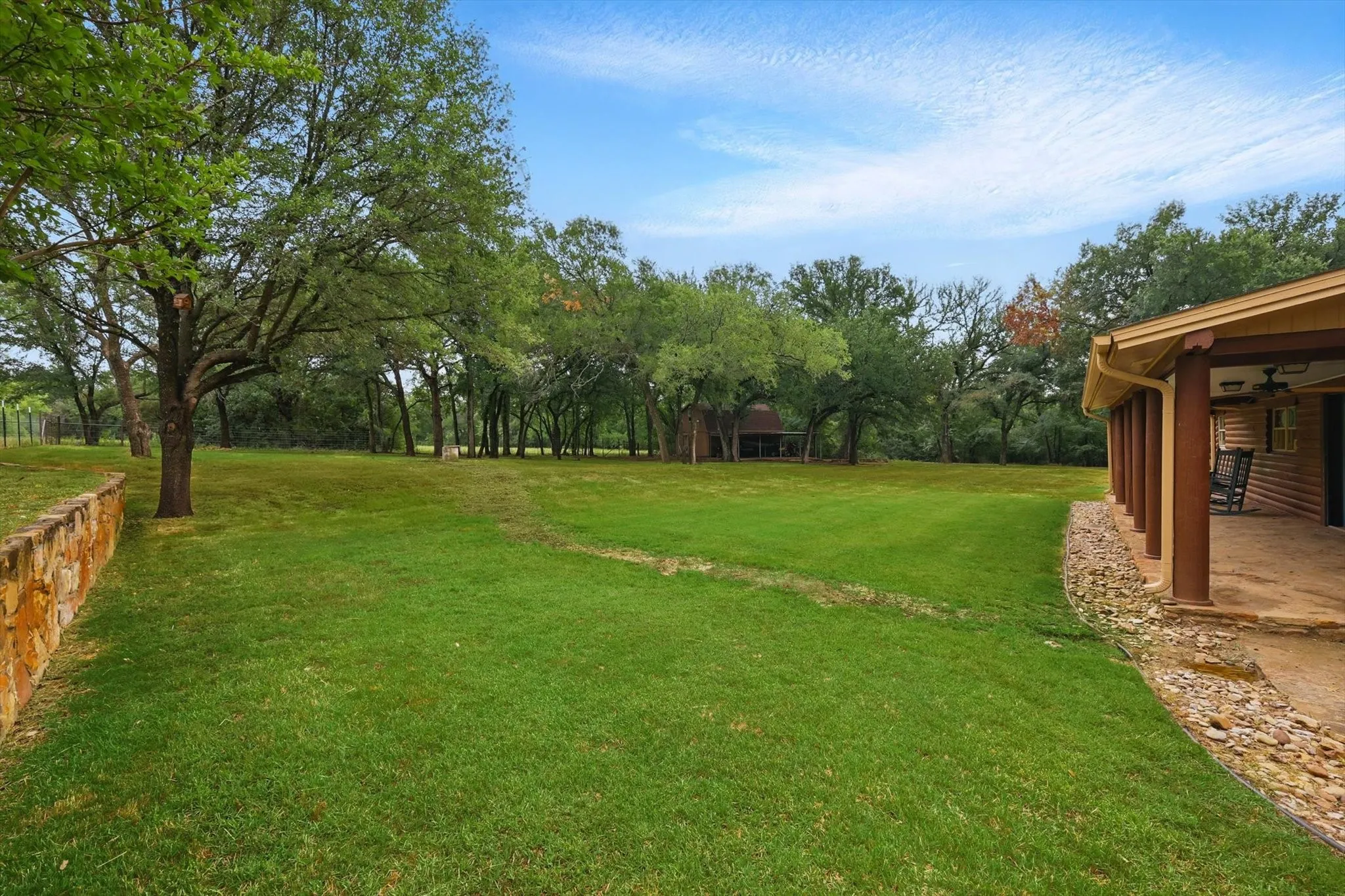 Single Family Residence For Sale in Parker County , 127 Pleasant Valley Lane, Weatherford, Texas 76087, 3 Bedroom, 3 Bathroom, Garage spaces, 2,629 Sqft, built in 1987, Preowned, mls#21194881, Real Estate Agent in Weatherford, Homes For Sale in Parker county, Homes For Sale in Weatherford, Realtor in Weatherford Texas, Real Estate Brokerage Independent Realty Texas, Luminita Cordes Realtor