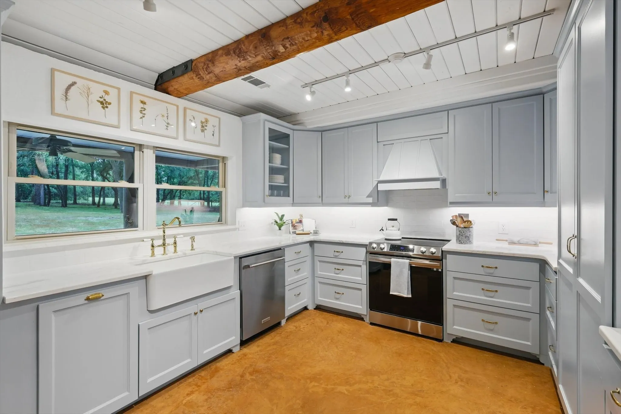 Single Family Residence For Sale in Parker County , 127 Pleasant Valley Lane, Weatherford, Texas 76087, 3 Bedroom, 3 Bathroom, Garage spaces, 2,629 Sqft, built in 1987, Preowned, mls#21194881, Real Estate Agent in Weatherford, Homes For Sale in Parker county, Homes For Sale in Weatherford, Realtor in Weatherford Texas, Real Estate Brokerage Independent Realty Texas, Luminita Cordes Realtor