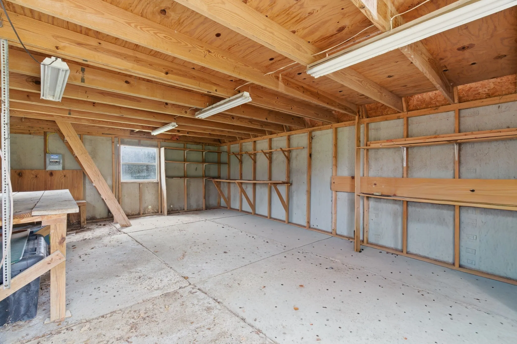 Single Family Residence For Sale in Parker County , 127 Pleasant Valley Lane, Weatherford, Texas 76087, 3 Bedroom, 3 Bathroom, Garage spaces, 2,629 Sqft, built in 1987, Preowned, mls#21194881, Real Estate Agent in Weatherford, Homes For Sale in Parker county, Homes For Sale in Weatherford, Realtor in Weatherford Texas, Real Estate Brokerage Independent Realty Texas, Luminita Cordes Realtor