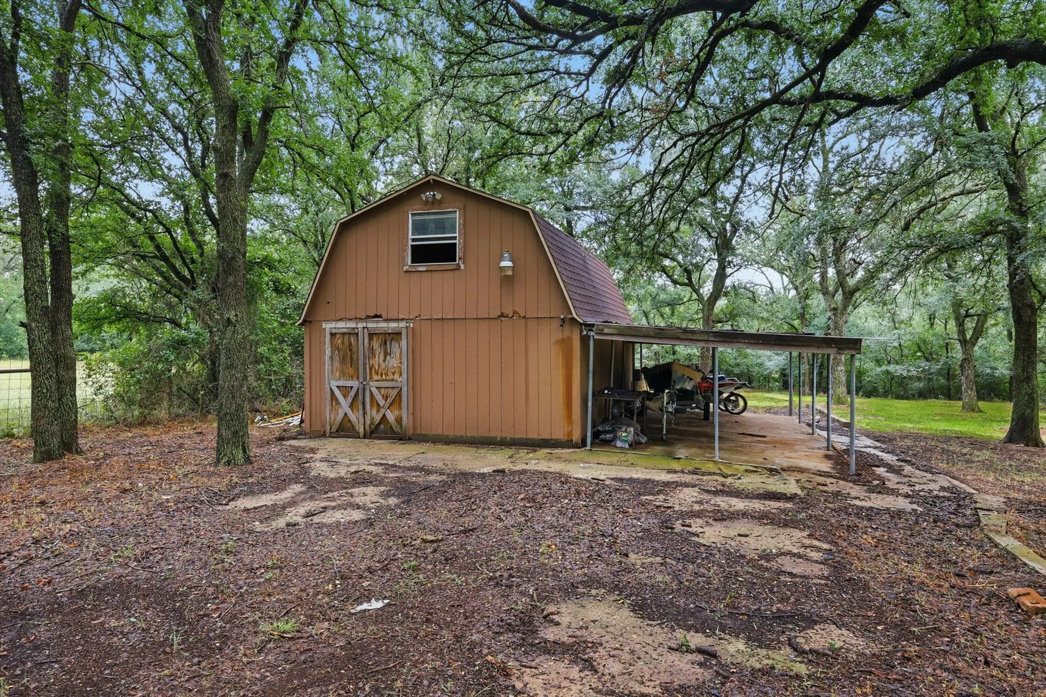 Single Family Residence For Sale in Parker County , 127 Pleasant Valley Lane, Weatherford, Texas 76087, 3 Bedroom, 3 Bathroom, Garage spaces, 2,629 Sqft, built in 1987, Preowned, mls#21194881, Real Estate Agent in Weatherford, Homes For Sale in Parker county, Homes For Sale in Weatherford, Realtor in Weatherford Texas, Real Estate Brokerage Independent Realty Texas, Luminita Cordes Realtor