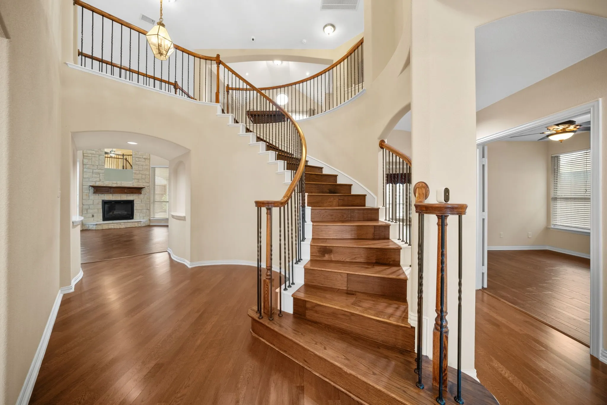 Single Family Residence For Sale in Tarrant County , 7215 Herboso, Grand Prairie, Texas 75054, 5 Bedroom, 5 Bathroom, 2 Garage spaces, 4,013 Sqft, built in 2005, mls#21203657, Real Estate Agent in Grand Prairie, Homes For Sale in Tarrant county, Homes For Sale in Grand Prairie, Realtor in Grand Prairie Texas, Real Estate Brokerage Independent Realty Texas, Luminita Cordes Realtor