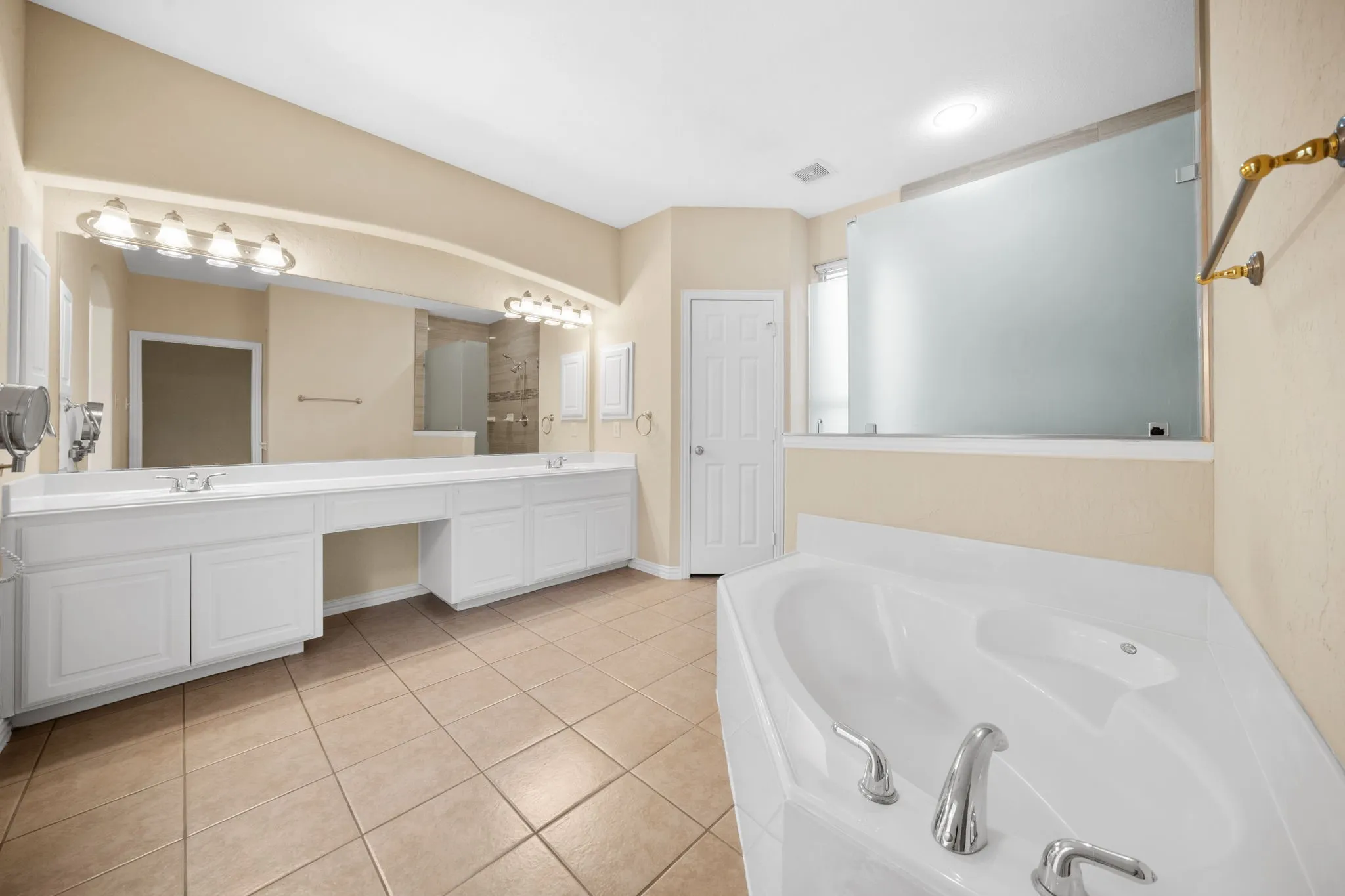 Single Family Residence For Sale in Tarrant County , 7215 Herboso, Grand Prairie, Texas 75054, 5 Bedroom, 5 Bathroom, 2 Garage spaces, 4,013 Sqft, built in 2005, mls#21203657, Real Estate Agent in Grand Prairie, Homes For Sale in Tarrant county, Homes For Sale in Grand Prairie, Realtor in Grand Prairie Texas, Real Estate Brokerage Independent Realty Texas, Luminita Cordes Realtor