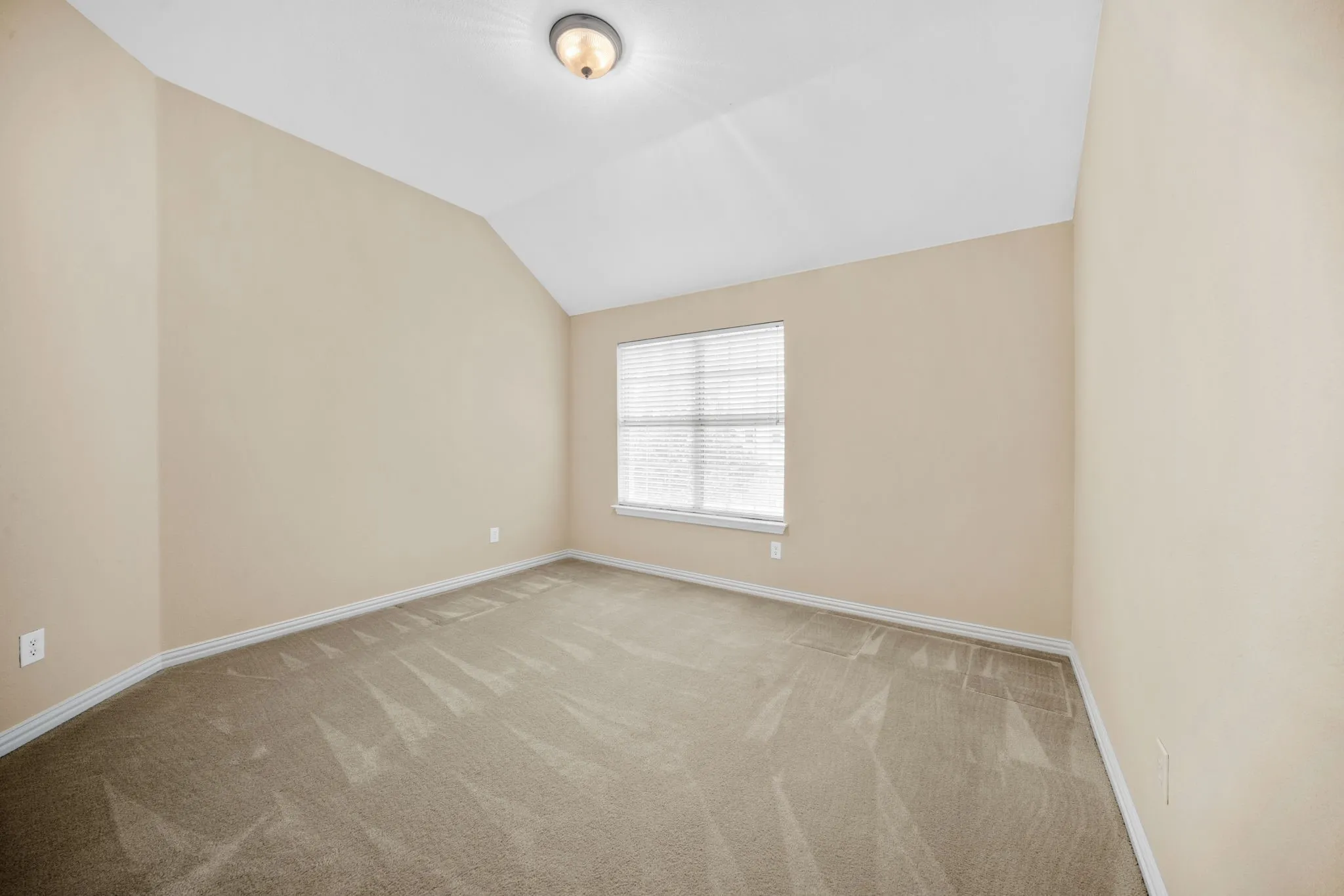 Single Family Residence For Sale in Tarrant County , 7215 Herboso, Grand Prairie, Texas 75054, 5 Bedroom, 5 Bathroom, 2 Garage spaces, 4,013 Sqft, built in 2005, mls#21203657, Real Estate Agent in Grand Prairie, Homes For Sale in Tarrant county, Homes For Sale in Grand Prairie, Realtor in Grand Prairie Texas, Real Estate Brokerage Independent Realty Texas, Luminita Cordes Realtor