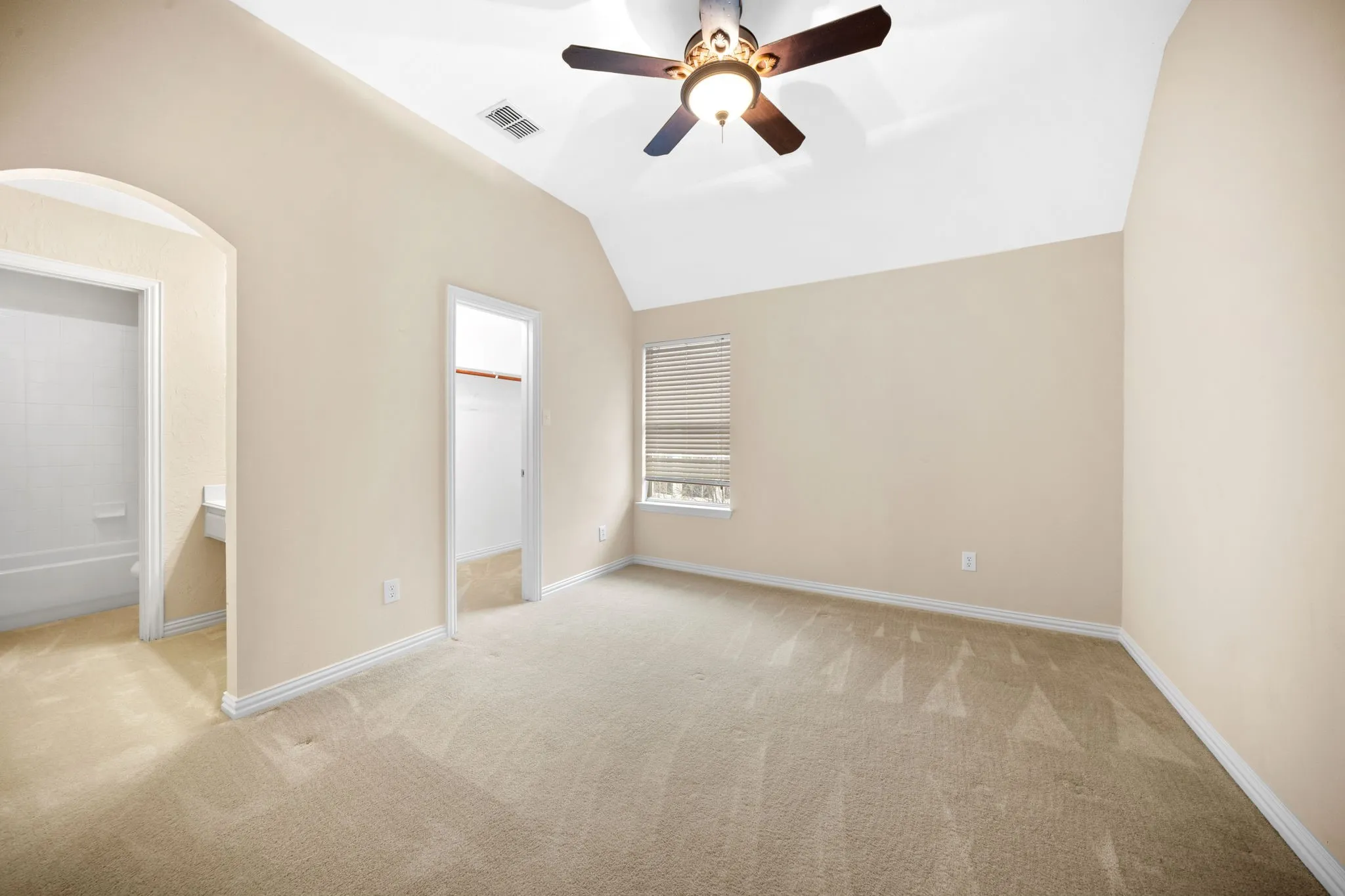 Single Family Residence For Sale in Tarrant County , 7215 Herboso, Grand Prairie, Texas 75054, 5 Bedroom, 5 Bathroom, 2 Garage spaces, 4,013 Sqft, built in 2005, mls#21203657, Real Estate Agent in Grand Prairie, Homes For Sale in Tarrant county, Homes For Sale in Grand Prairie, Realtor in Grand Prairie Texas, Real Estate Brokerage Independent Realty Texas, Luminita Cordes Realtor
