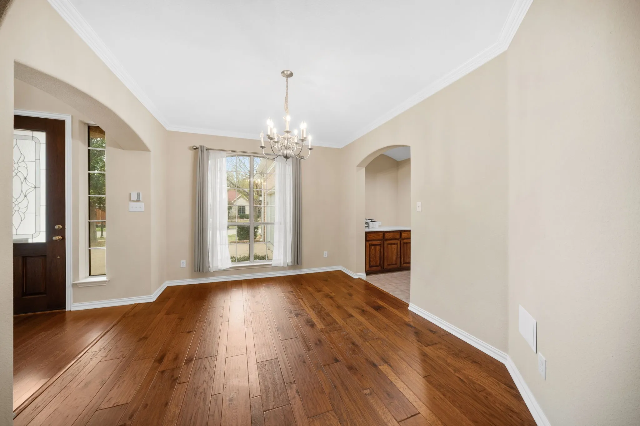 Single Family Residence For Sale in Tarrant County , 7215 Herboso, Grand Prairie, Texas 75054, 5 Bedroom, 5 Bathroom, 2 Garage spaces, 4,013 Sqft, built in 2005, mls#21203657, Real Estate Agent in Grand Prairie, Homes For Sale in Tarrant county, Homes For Sale in Grand Prairie, Realtor in Grand Prairie Texas, Real Estate Brokerage Independent Realty Texas, Luminita Cordes Realtor