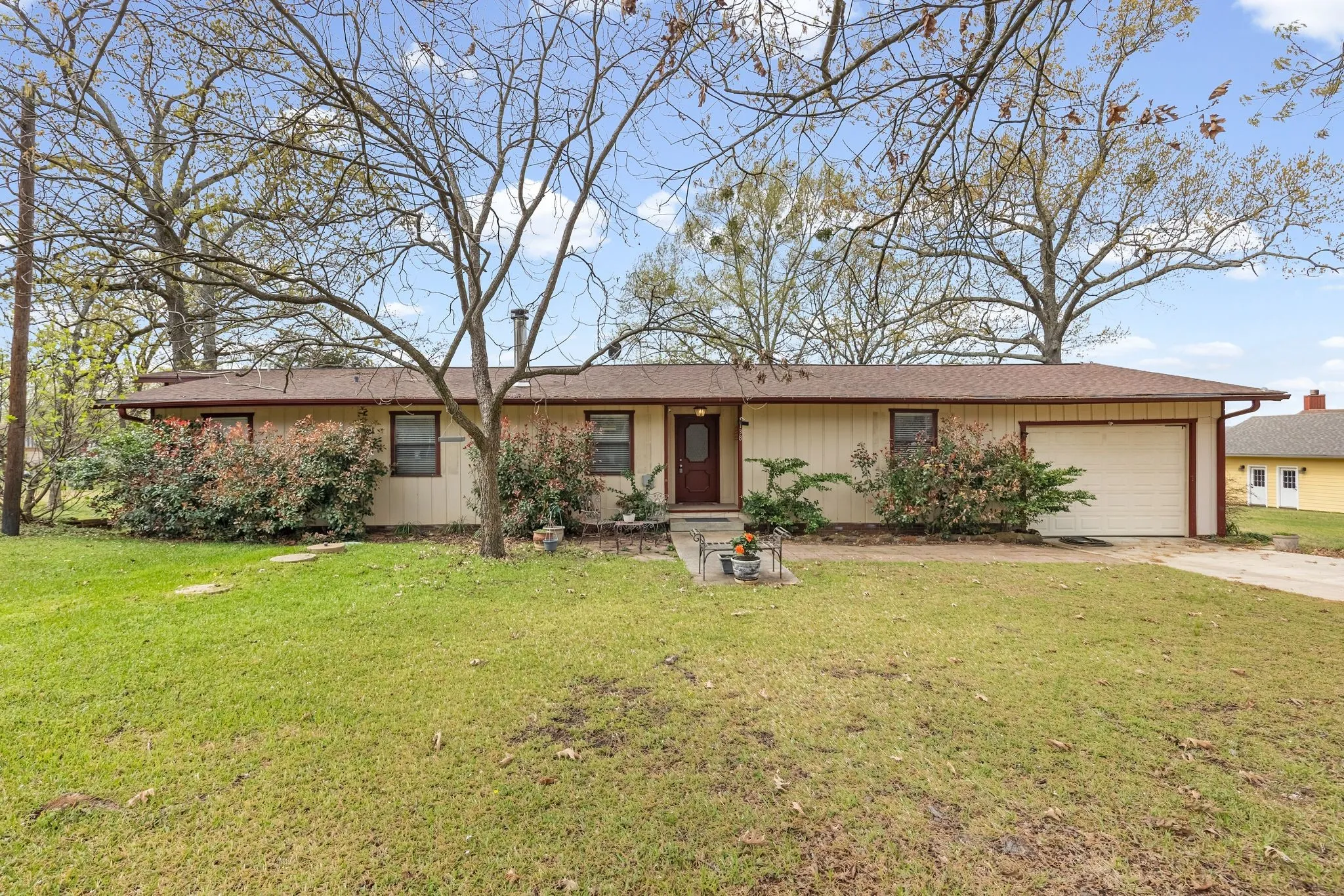 Single Family Residence For Sale in Camp County , 138 County Road 2404, Pittsburg, Texas 75686, 3 Bedroom, 3 Bathroom, 2 Garage spaces, 1,818 Sqft, built in 1980, Preowned, mls#21205835, Real Estate Agent in Pittsburg, Homes For Sale in Camp county, Homes For Sale in Pittsburg, Realtor in Pittsburg Texas, Real Estate Brokerage Independent Realty Texas, Luminita Cordes Realtor
