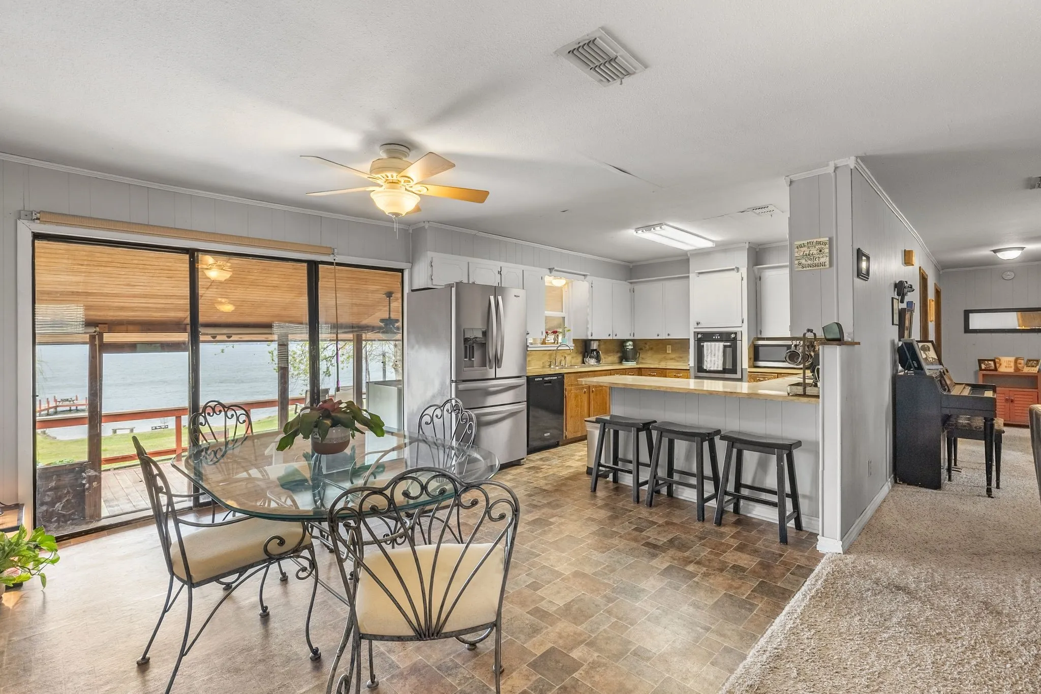Single Family Residence For Sale in Camp County , 138 County Road 2404, Pittsburg, Texas 75686, 3 Bedroom, 3 Bathroom, 2 Garage spaces, 1,818 Sqft, built in 1980, Preowned, mls#21205835, Real Estate Agent in Pittsburg, Homes For Sale in Camp county, Homes For Sale in Pittsburg, Realtor in Pittsburg Texas, Real Estate Brokerage Independent Realty Texas, Luminita Cordes Realtor