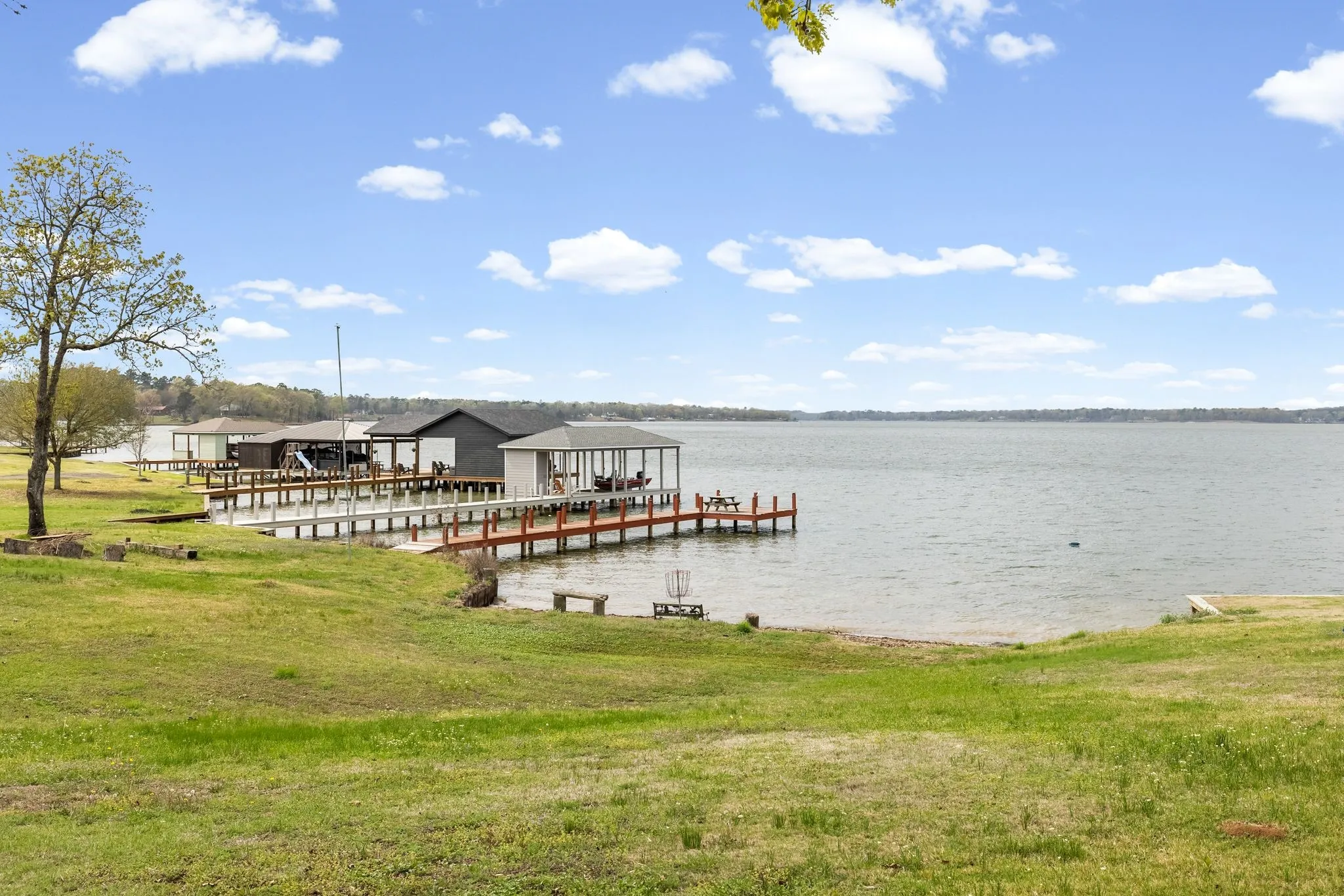 Single Family Residence For Sale in Camp County , 138 County Road 2404, Pittsburg, Texas 75686, 3 Bedroom, 3 Bathroom, 2 Garage spaces, 1,818 Sqft, built in 1980, Preowned, mls#21205835, Real Estate Agent in Pittsburg, Homes For Sale in Camp county, Homes For Sale in Pittsburg, Realtor in Pittsburg Texas, Real Estate Brokerage Independent Realty Texas, Luminita Cordes Realtor