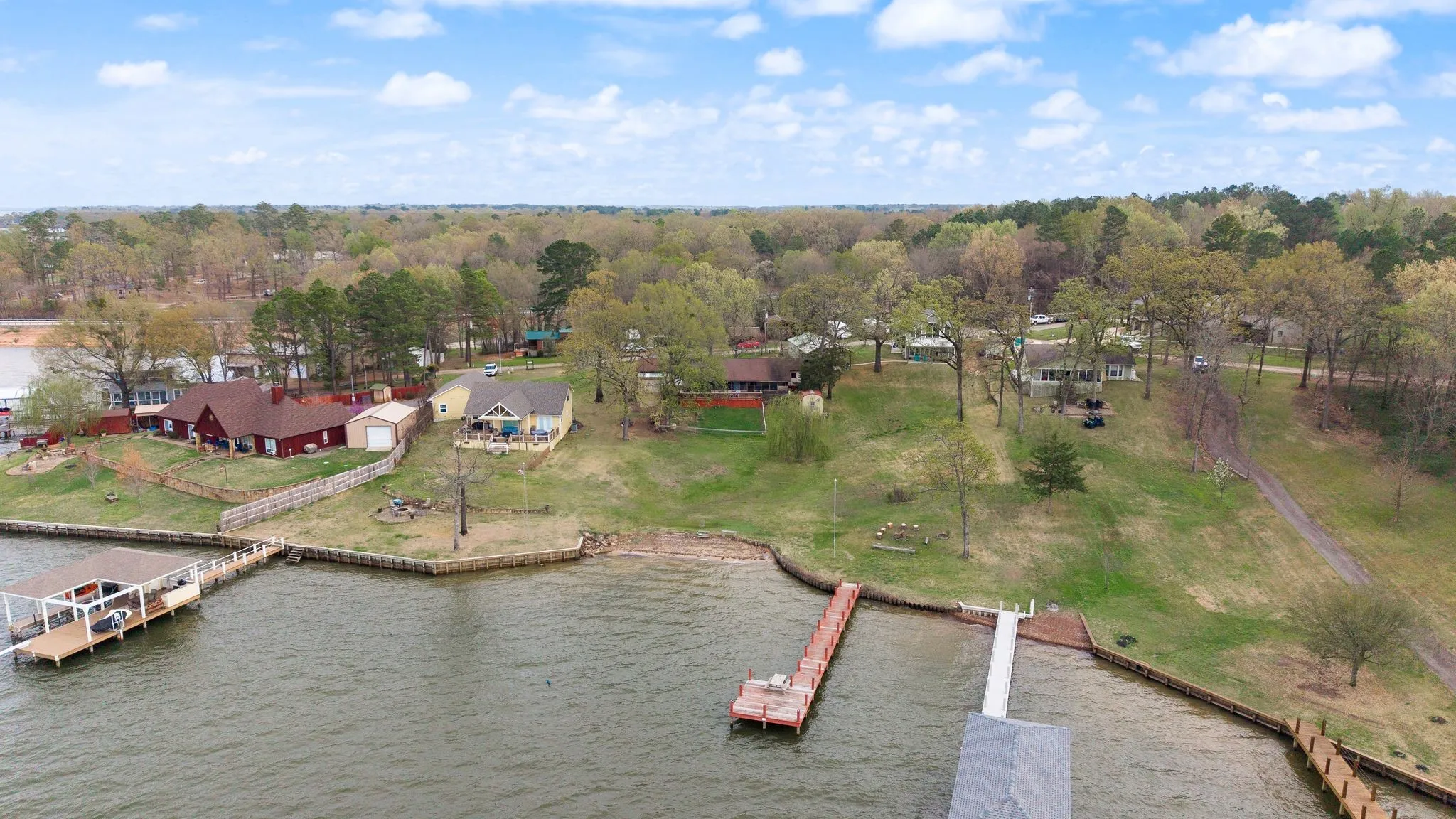 Single Family Residence For Sale in Camp County , 138 County Road 2404, Pittsburg, Texas 75686, 3 Bedroom, 3 Bathroom, 2 Garage spaces, 1,818 Sqft, built in 1980, Preowned, mls#21205835, Real Estate Agent in Pittsburg, Homes For Sale in Camp county, Homes For Sale in Pittsburg, Realtor in Pittsburg Texas, Real Estate Brokerage Independent Realty Texas, Luminita Cordes Realtor